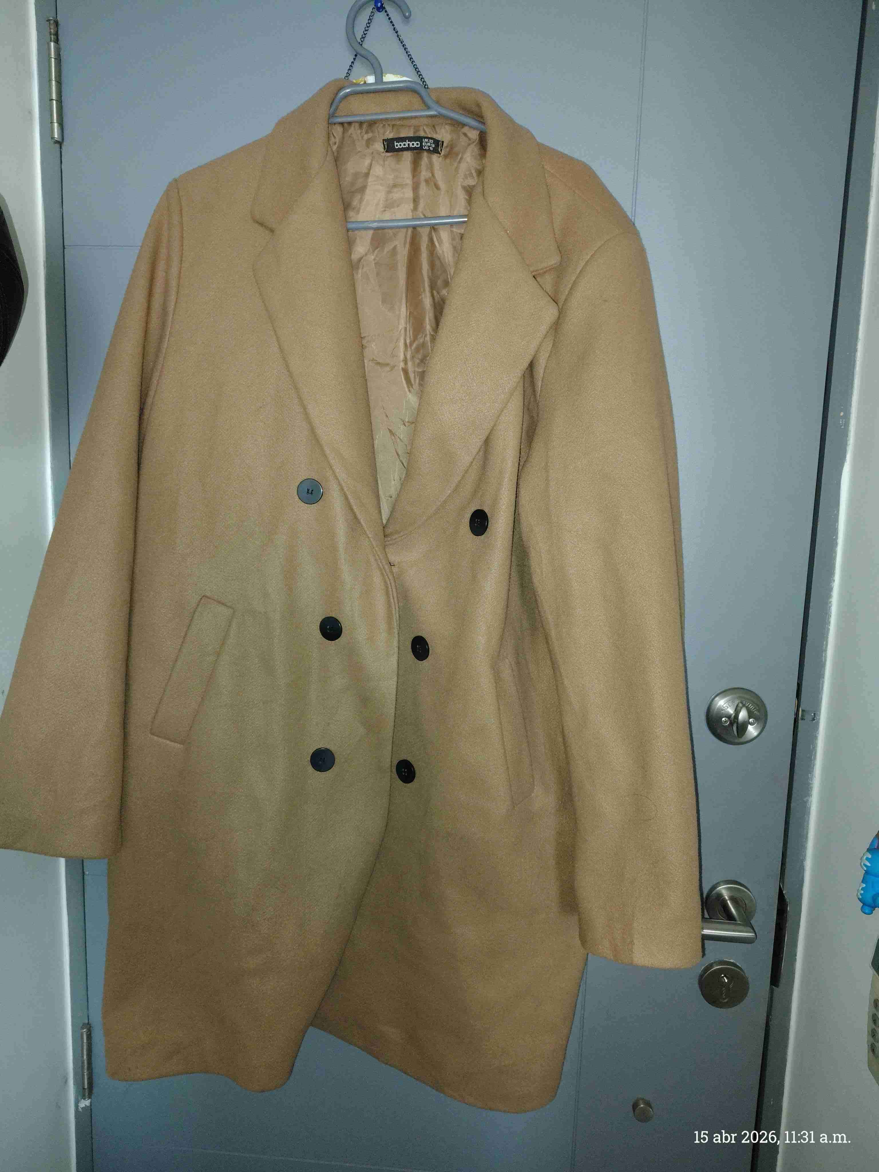 Abrigo camel largo con botones