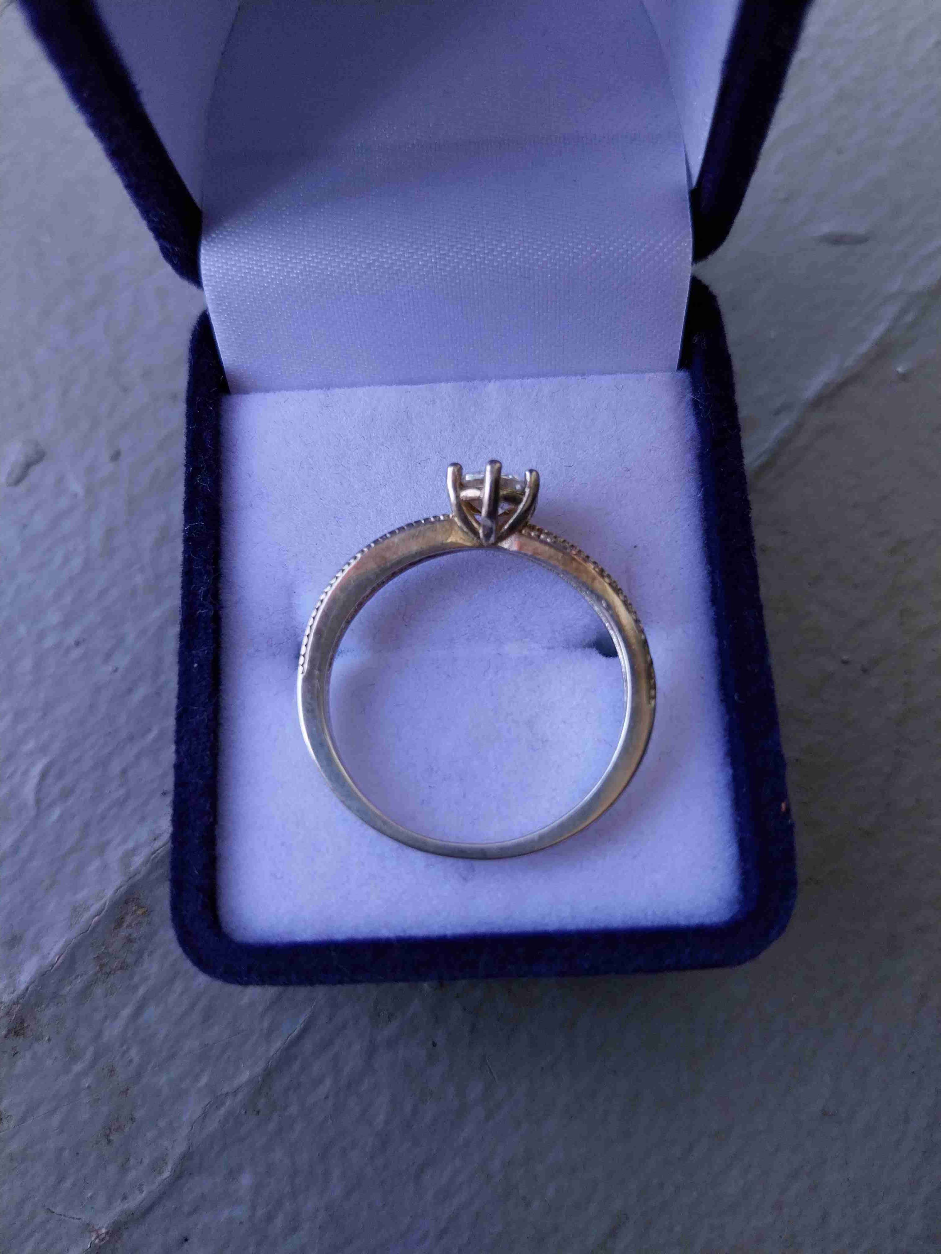 Anillo de compromiso con zirconia - miniatura 2