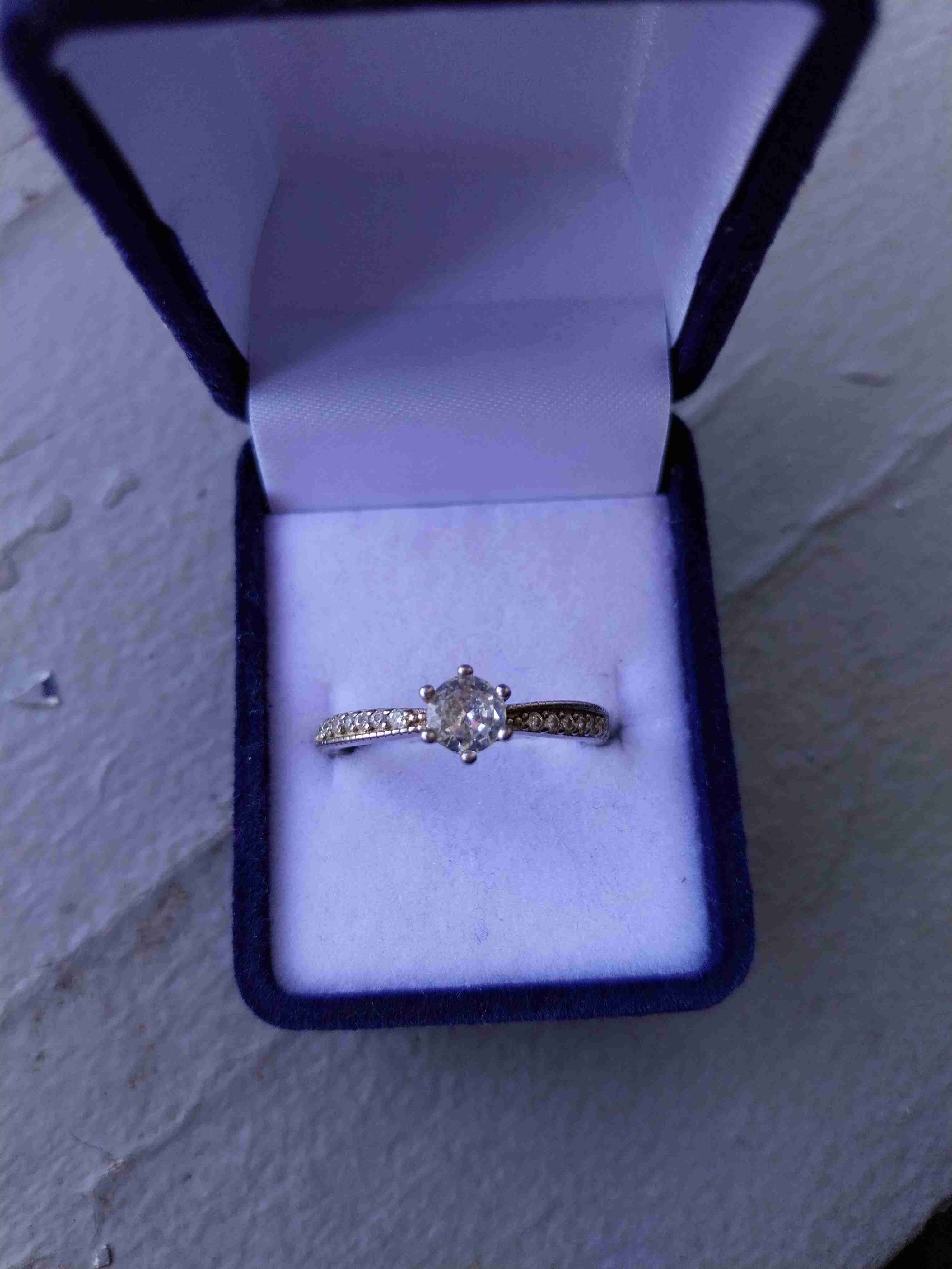 Anillo de compromiso con zirconia - miniatura 3