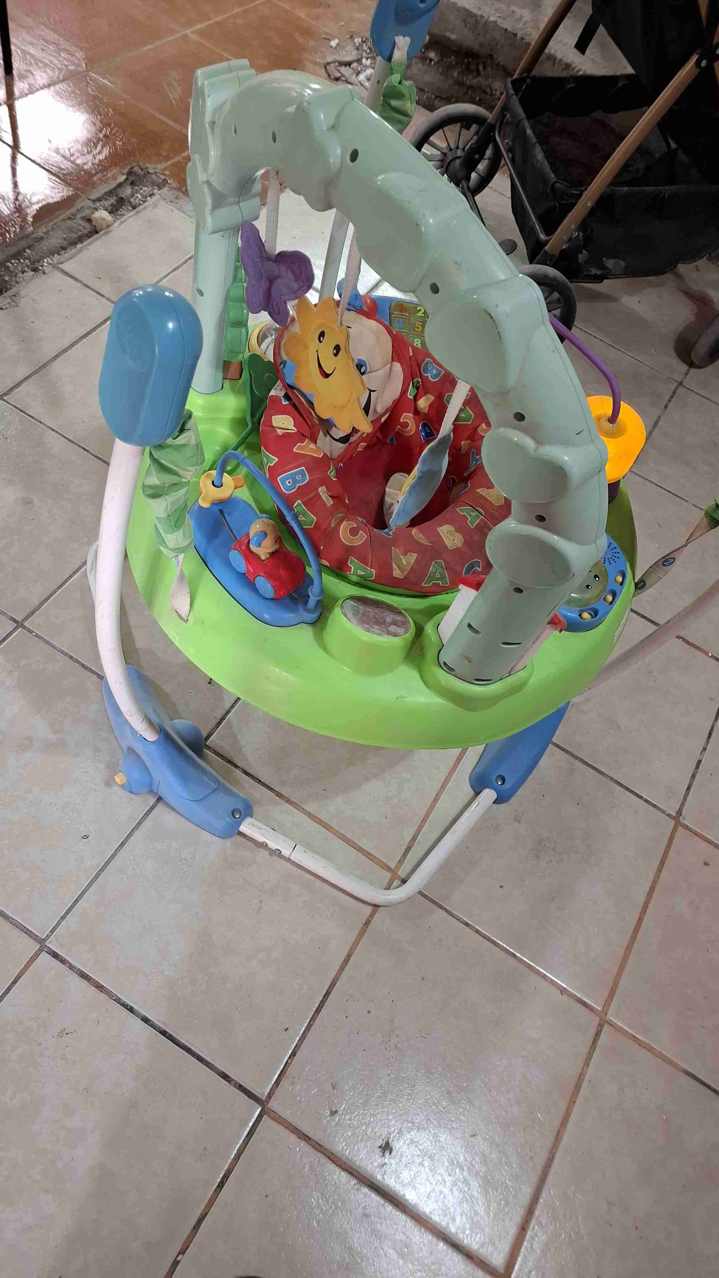 Saltarína bebe casi nueva 👶✨️ - miniatura 3