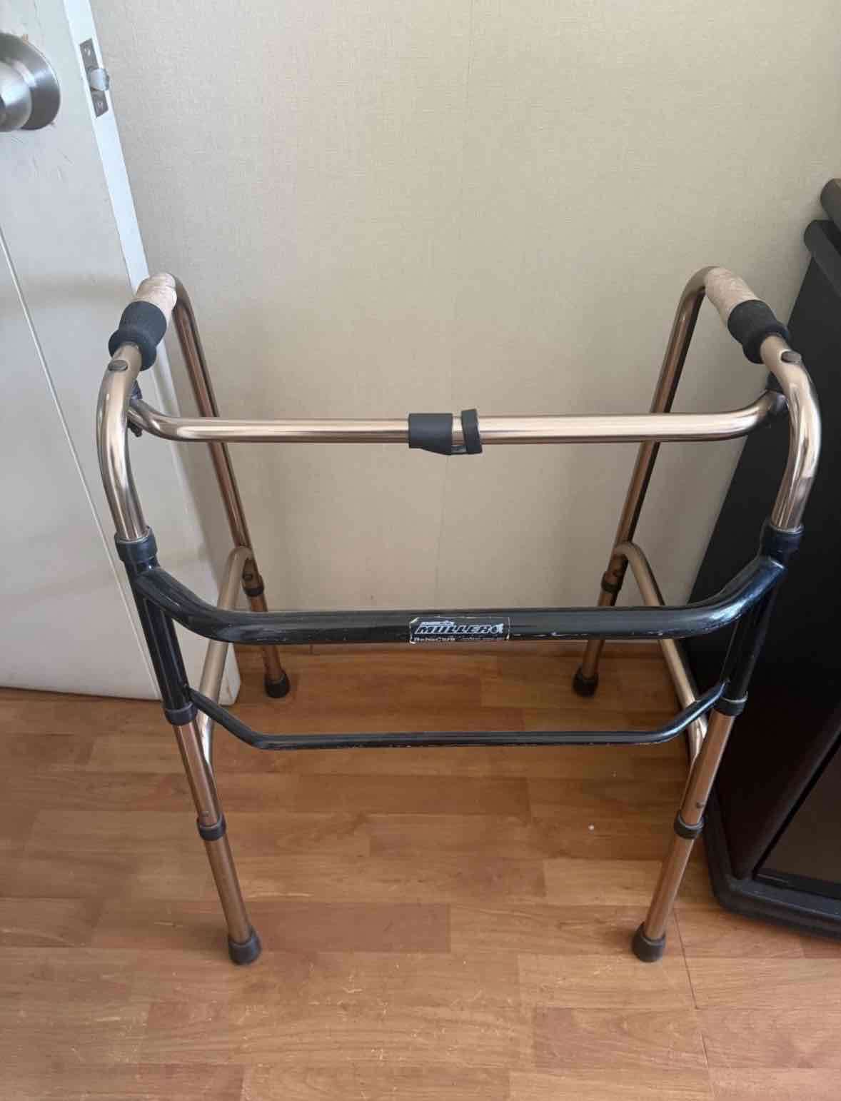 Cama clínica eléctrica usada - miniatura 6