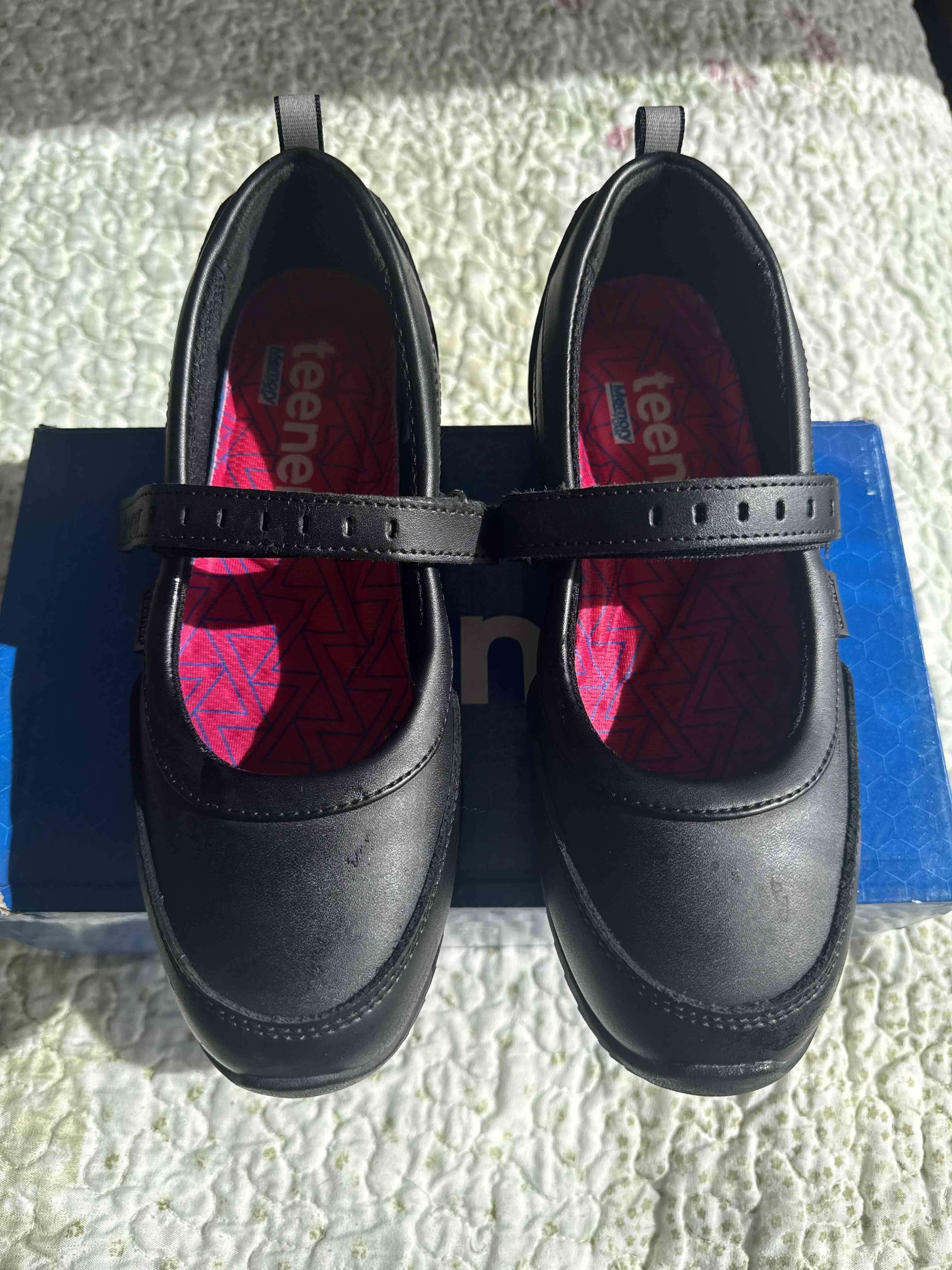 Zapatos negros de niña - 1