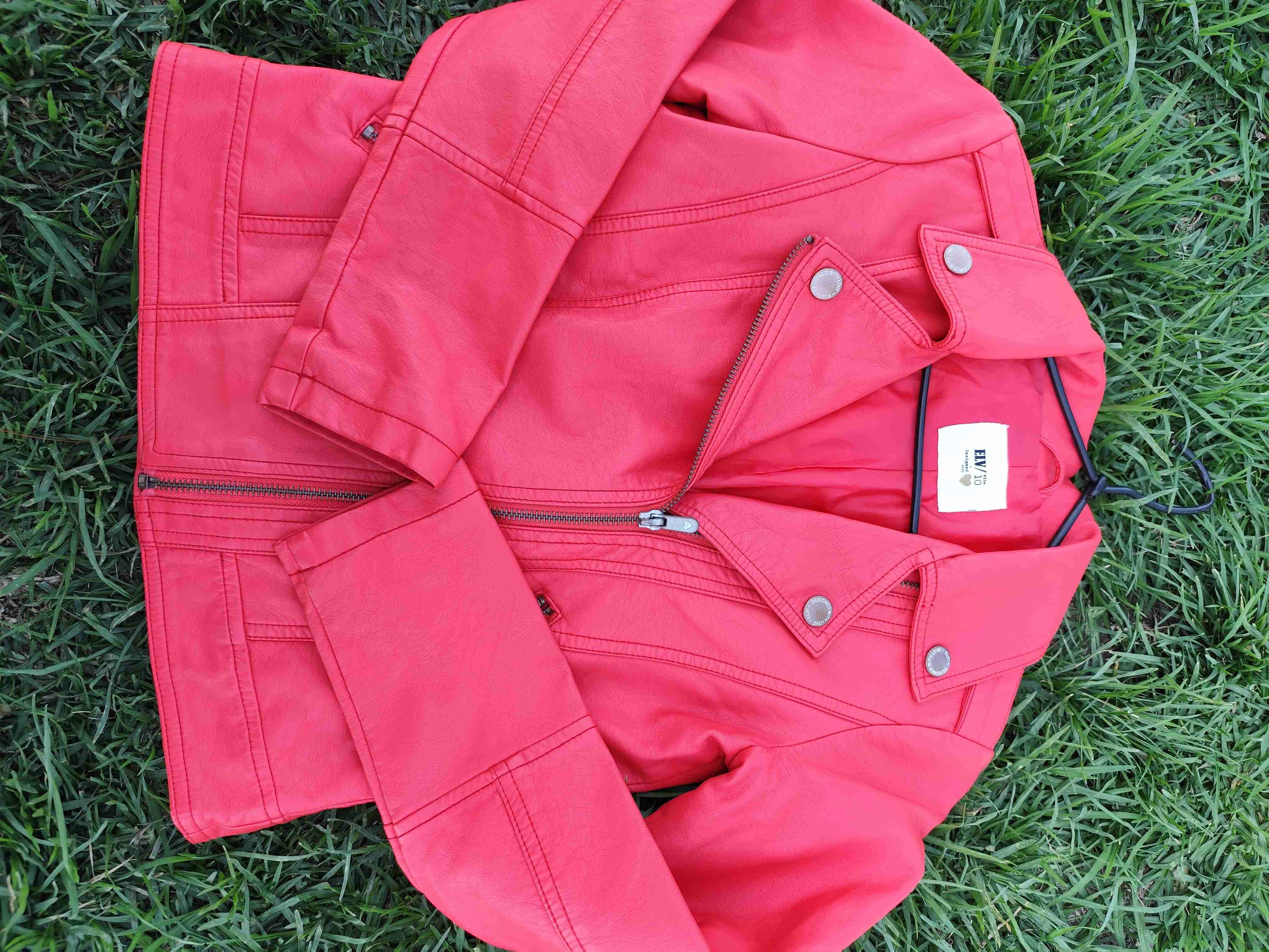 Chaqueta roja de niña - miniatura 3