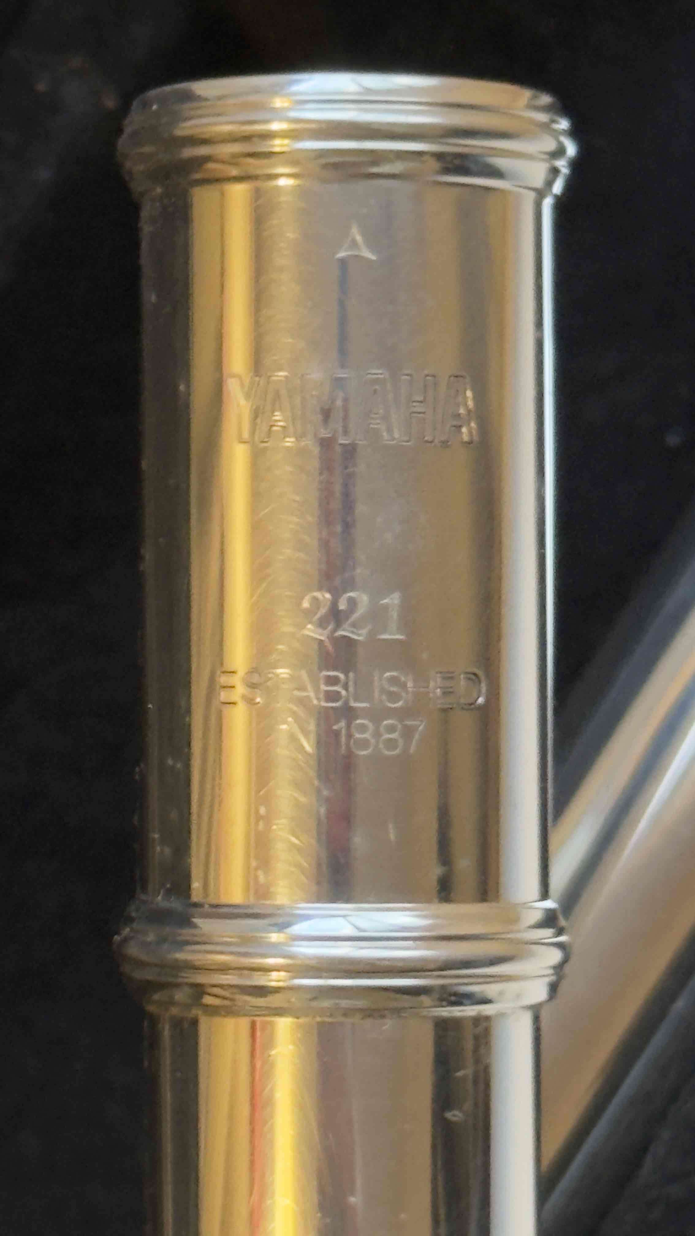 Flauta traversa Yamaha YFL-221 usada - miniatura 2