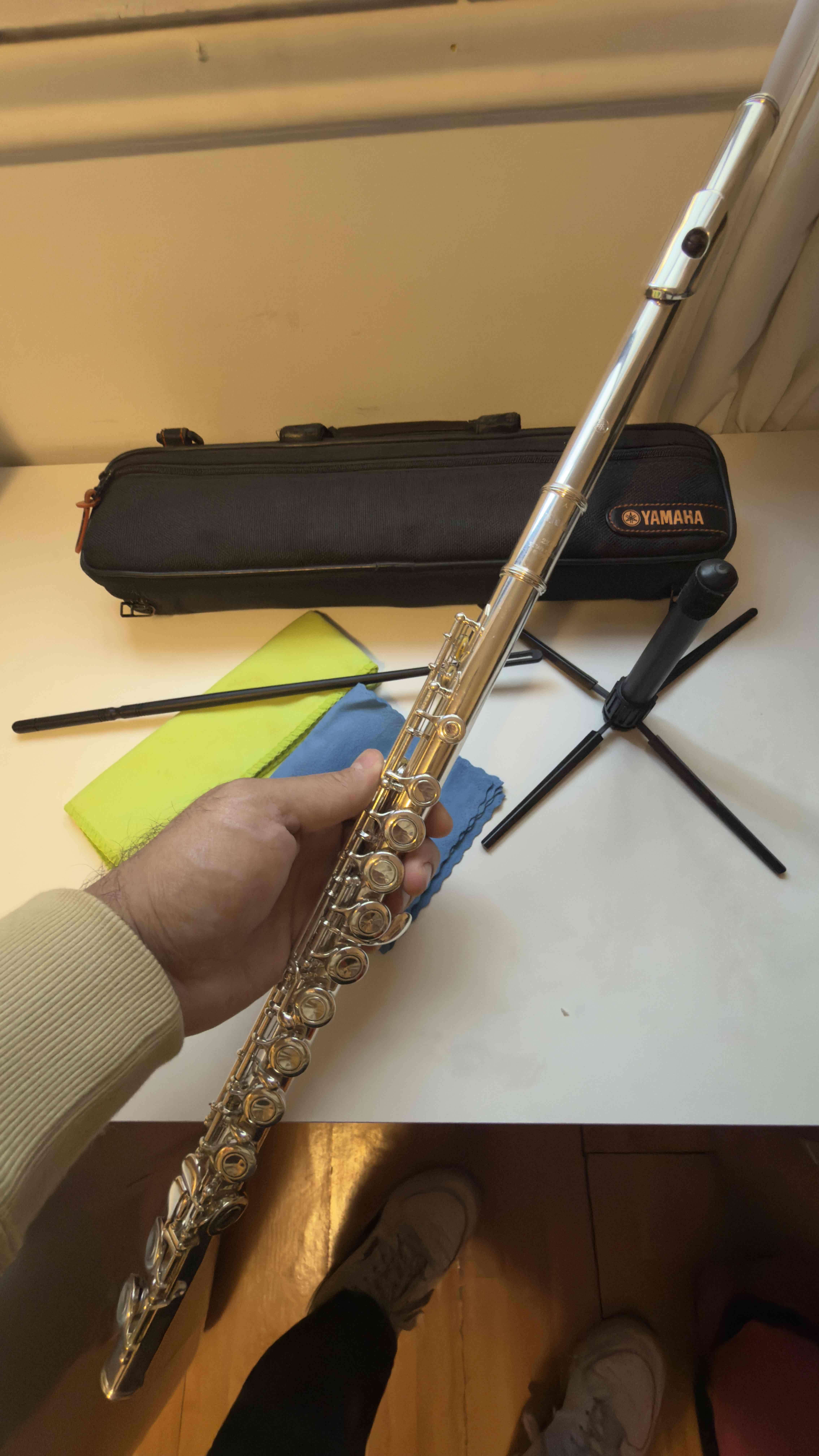 Flauta traversa Yamaha YFL-221 usada - miniatura 4