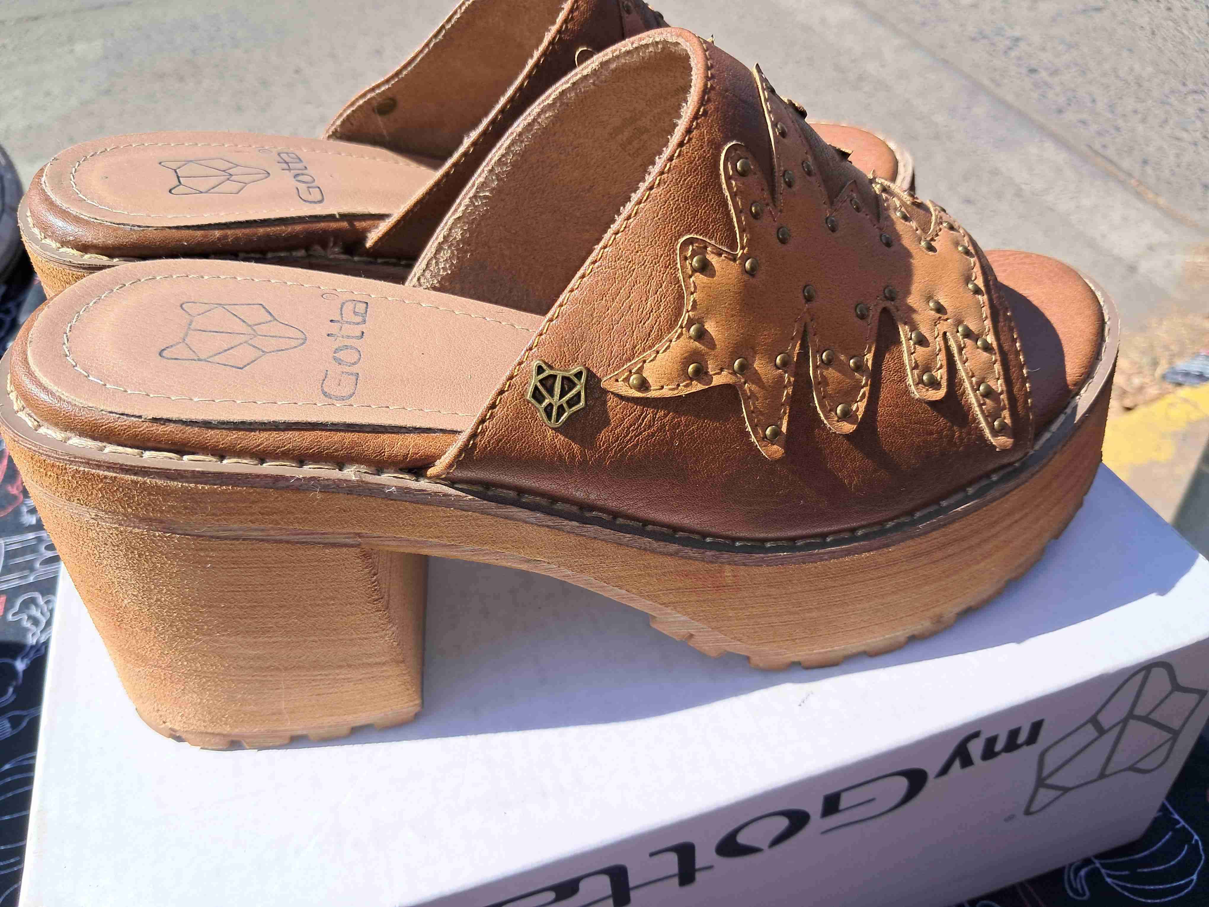 Sandalias marrón con tachas Gotta - miniatura 2