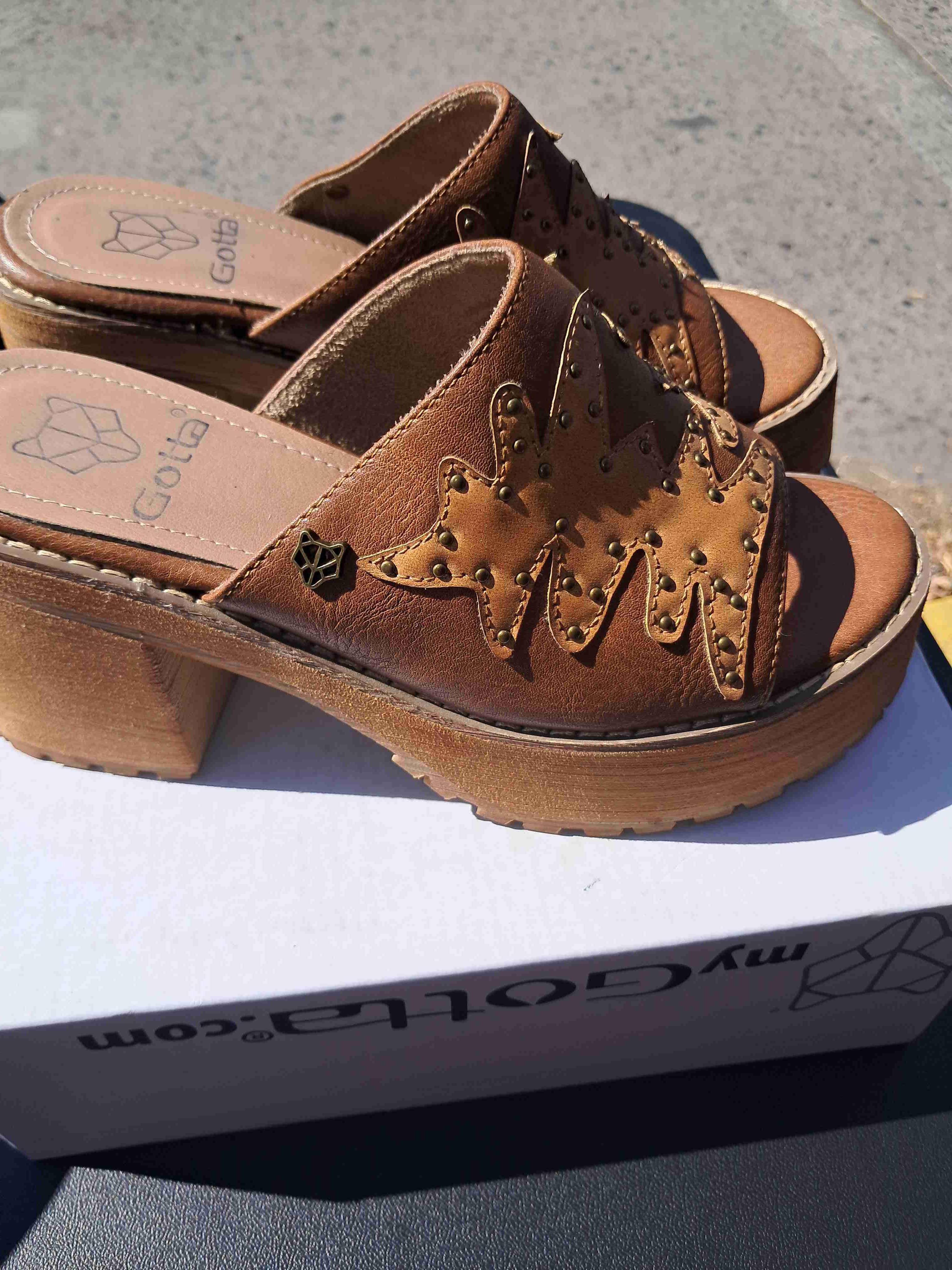 Sandalias marrón con tachas Gotta - miniatura 3