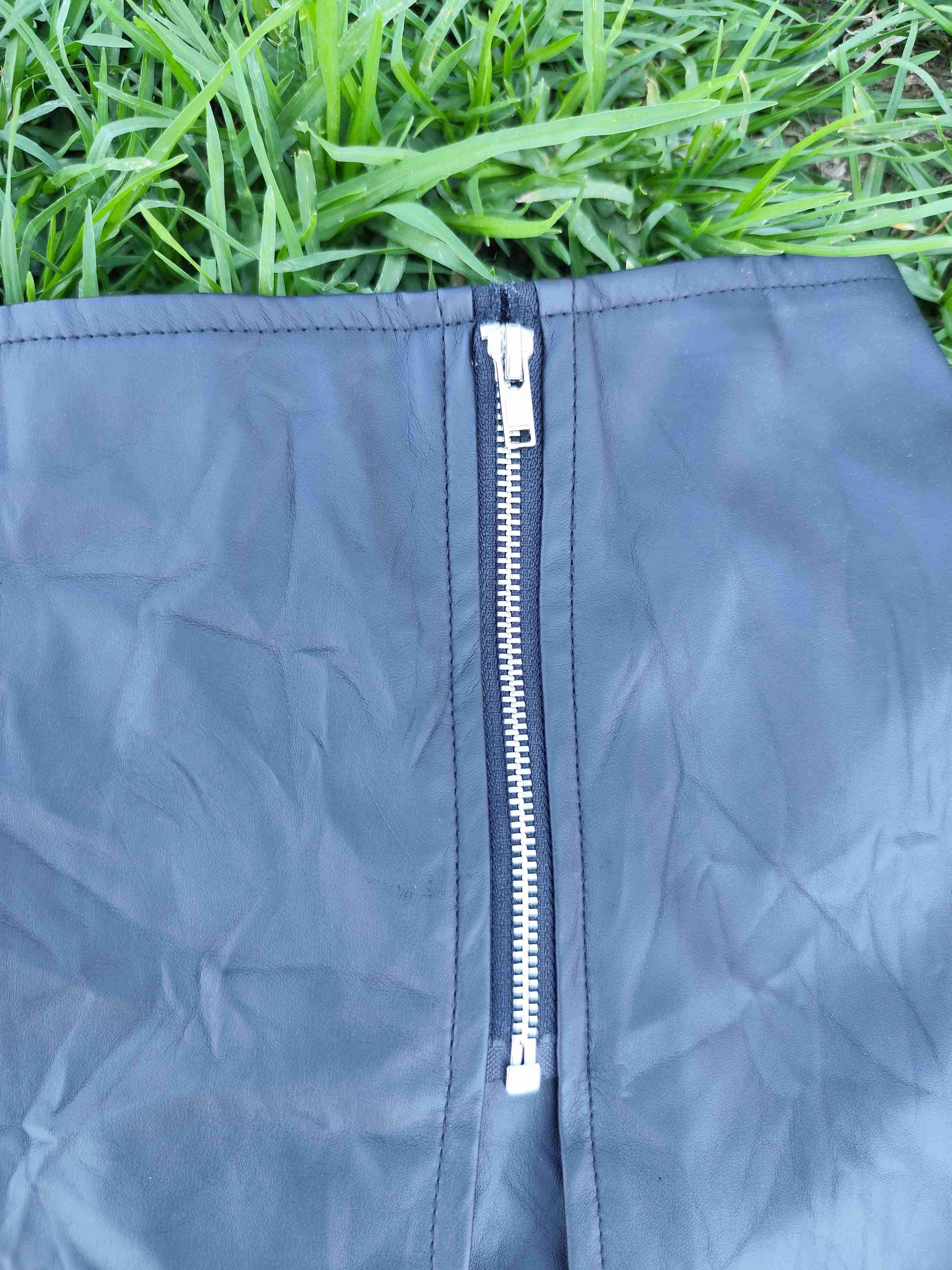 Mini falda short negra con cierre - 4