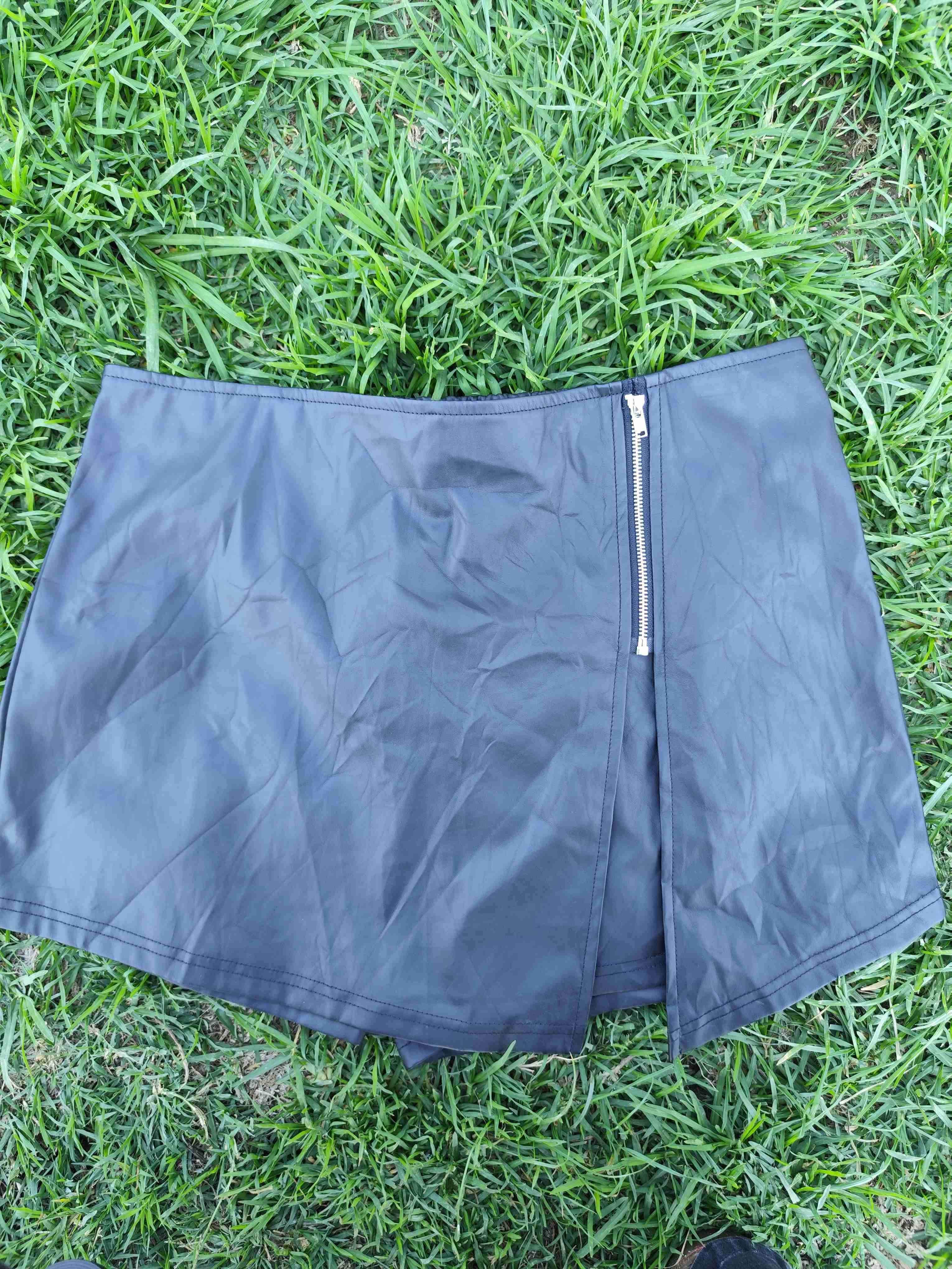 Mini falda short negra con cierre - 5