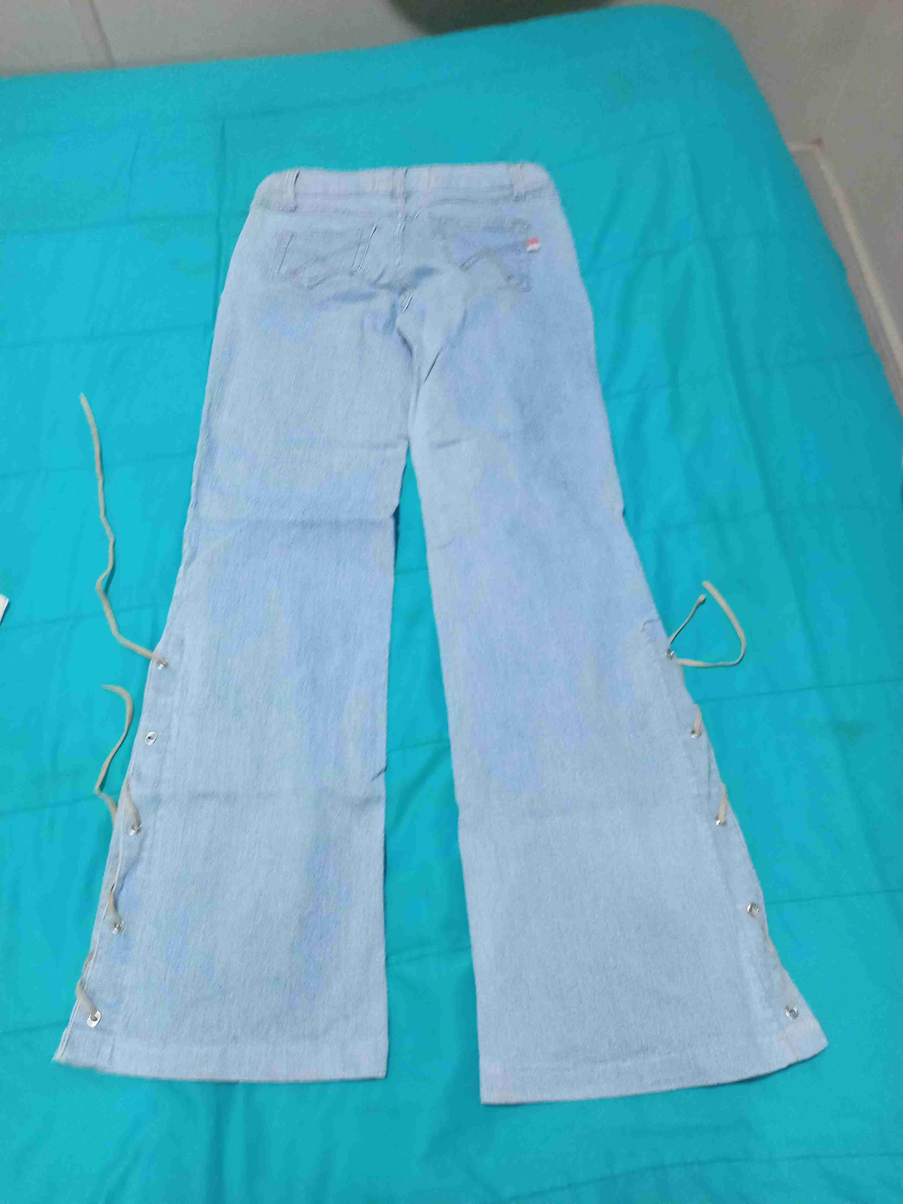 Jeans celestes con cintas - 2