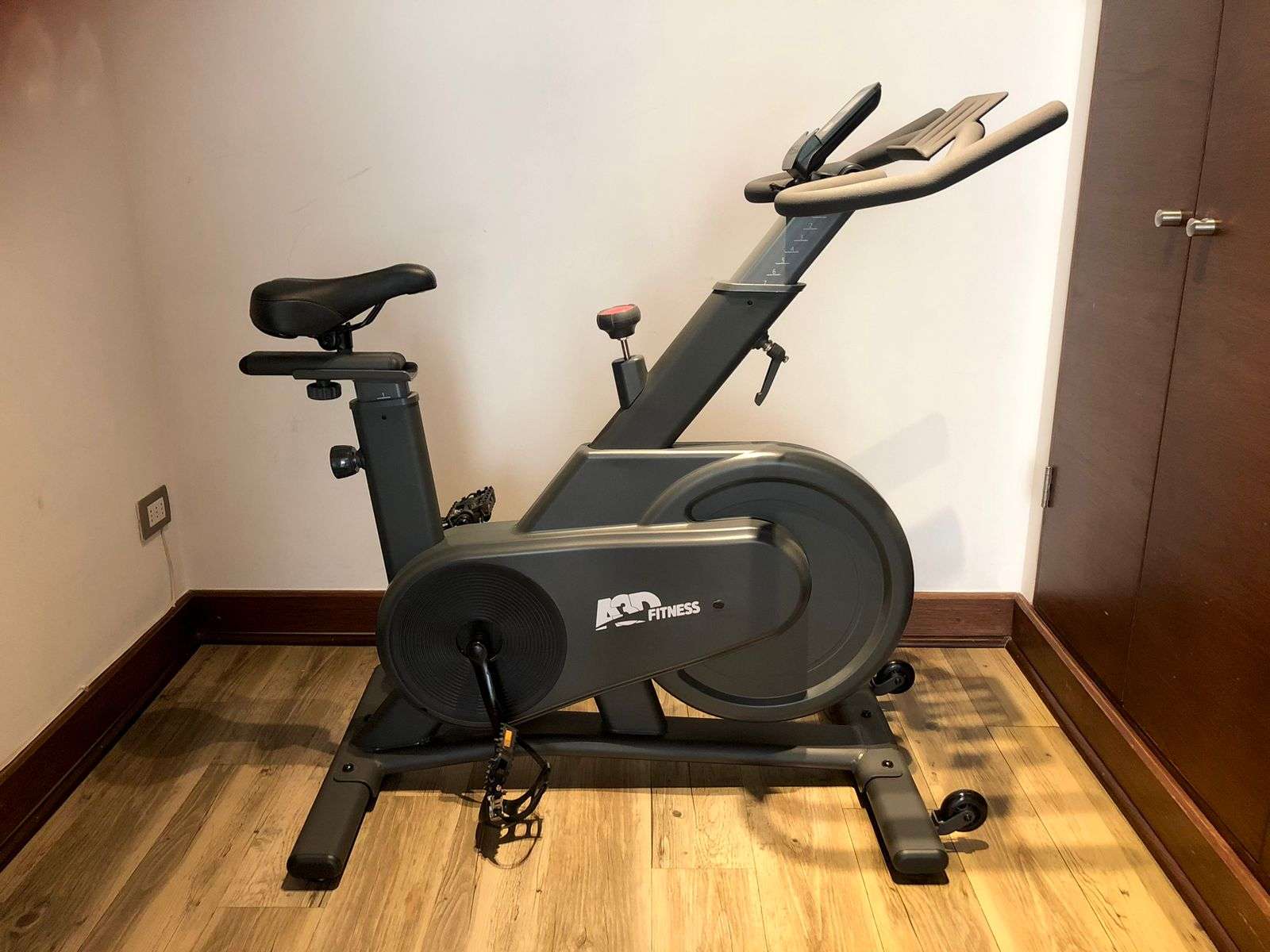 Bicicleta estática gris