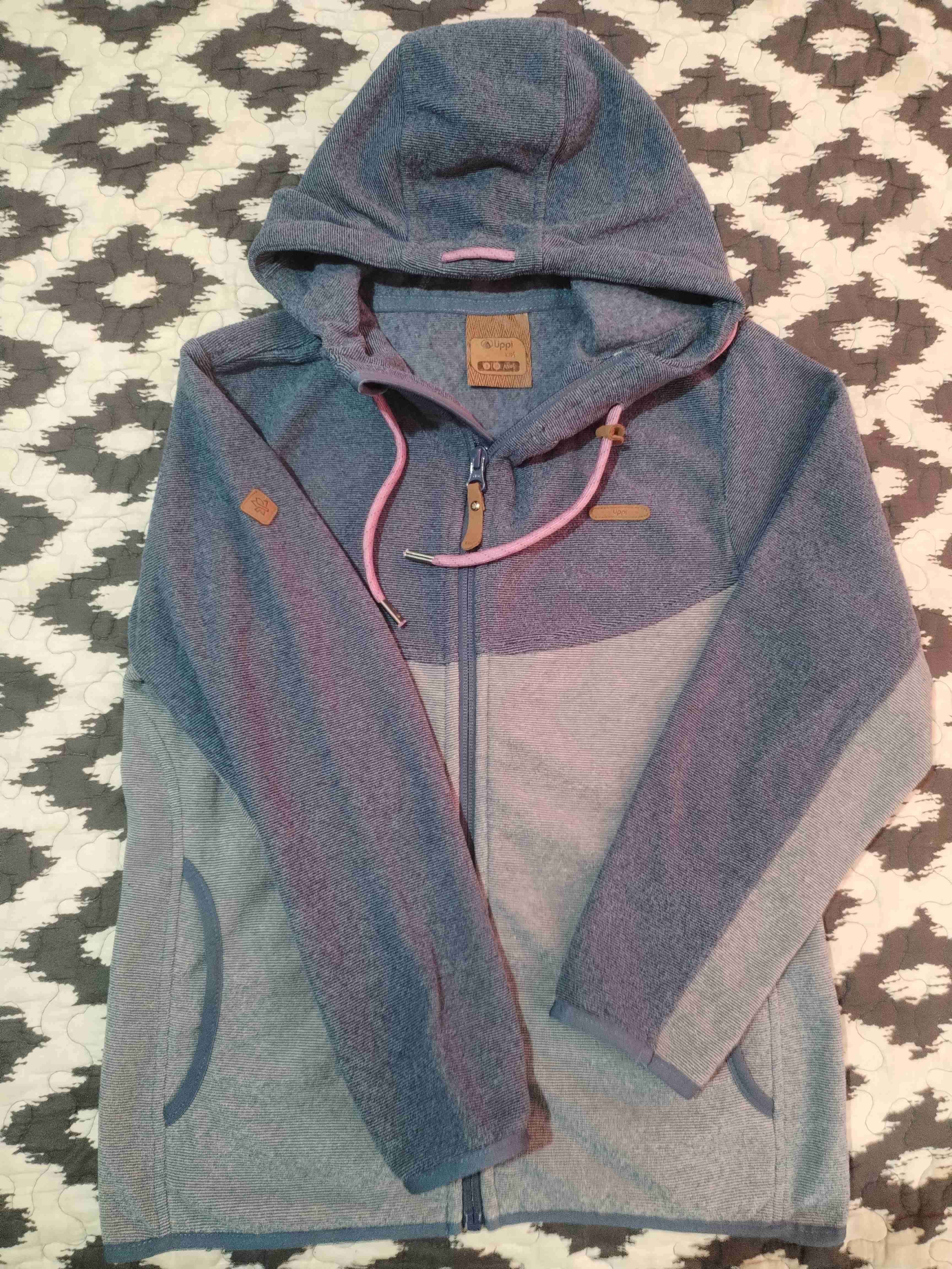 Chaqueta con capucha azul - 1