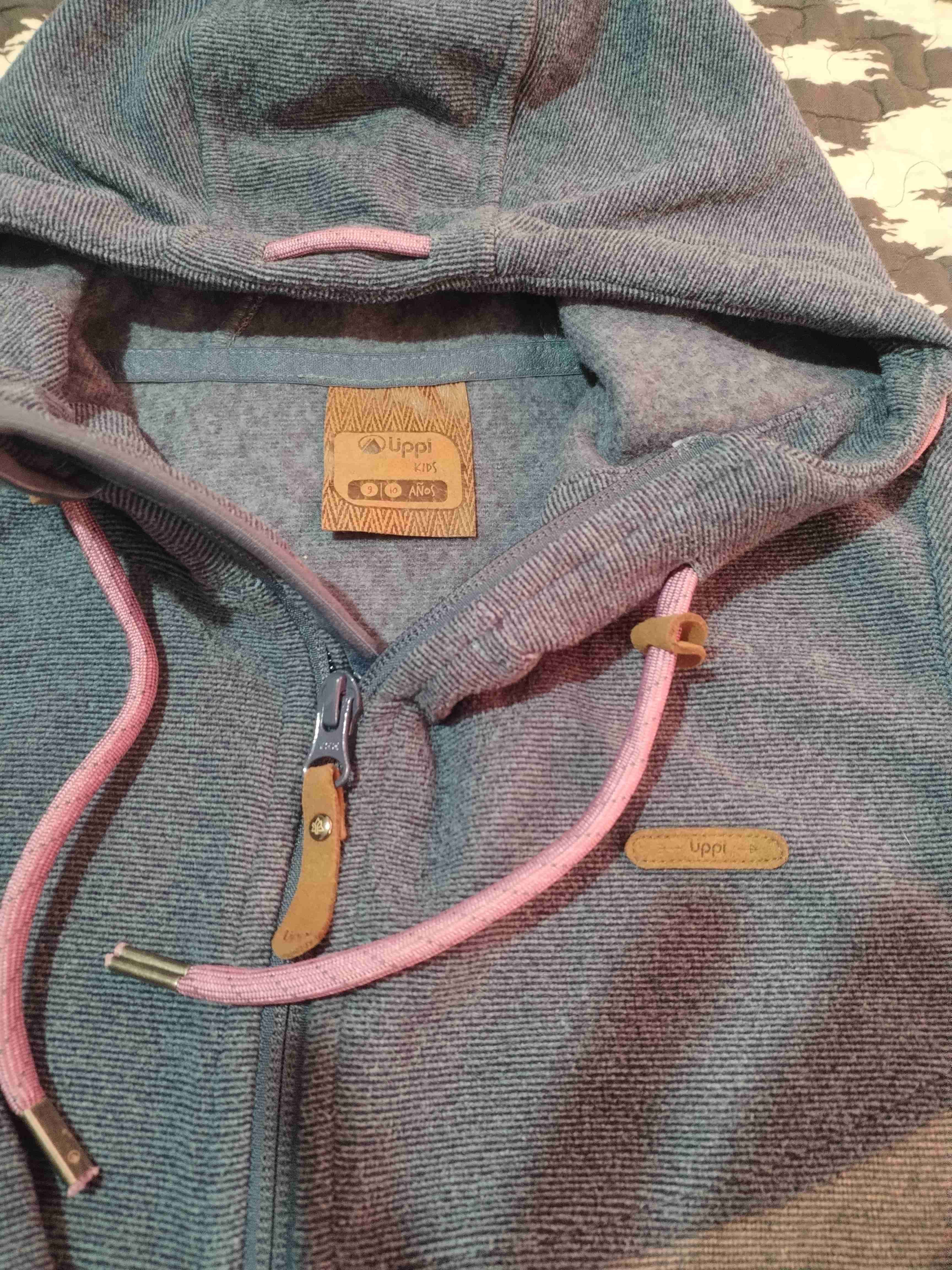 Chaqueta con capucha azul - 2