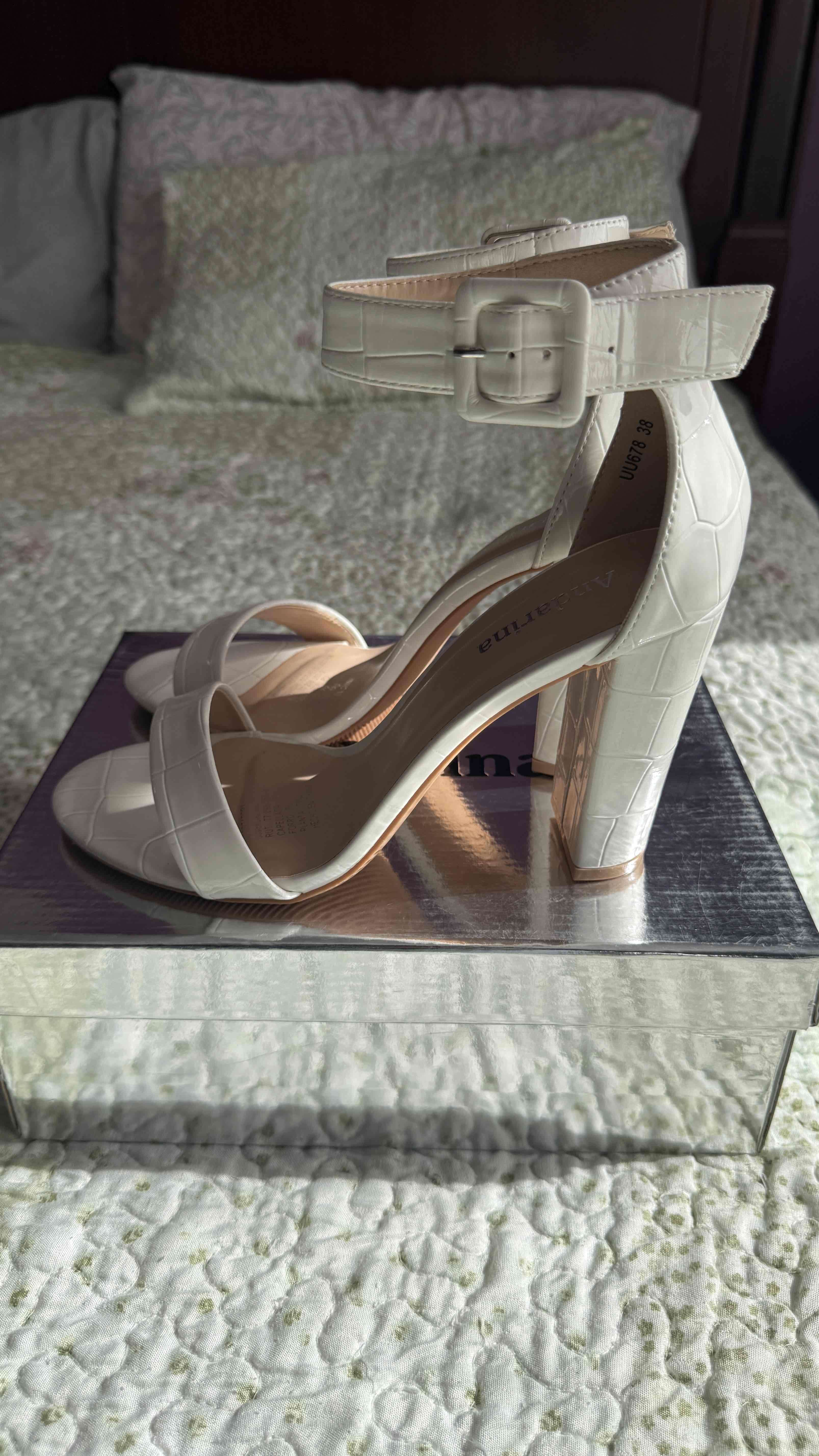 Sandalias de tacón blanco Andarina - miniatura 2