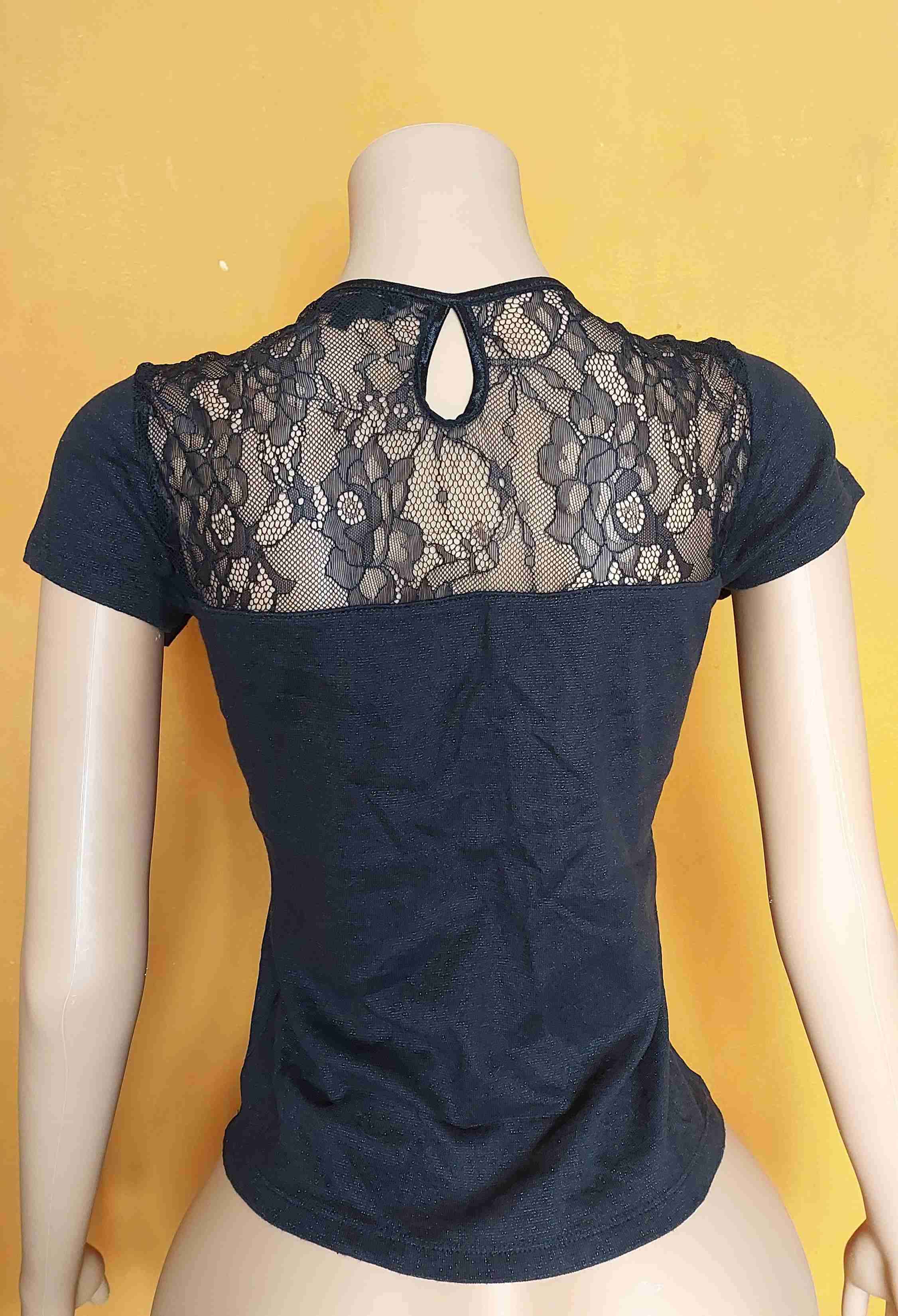 Polera negra con encaje y brillo S - miniatura 2