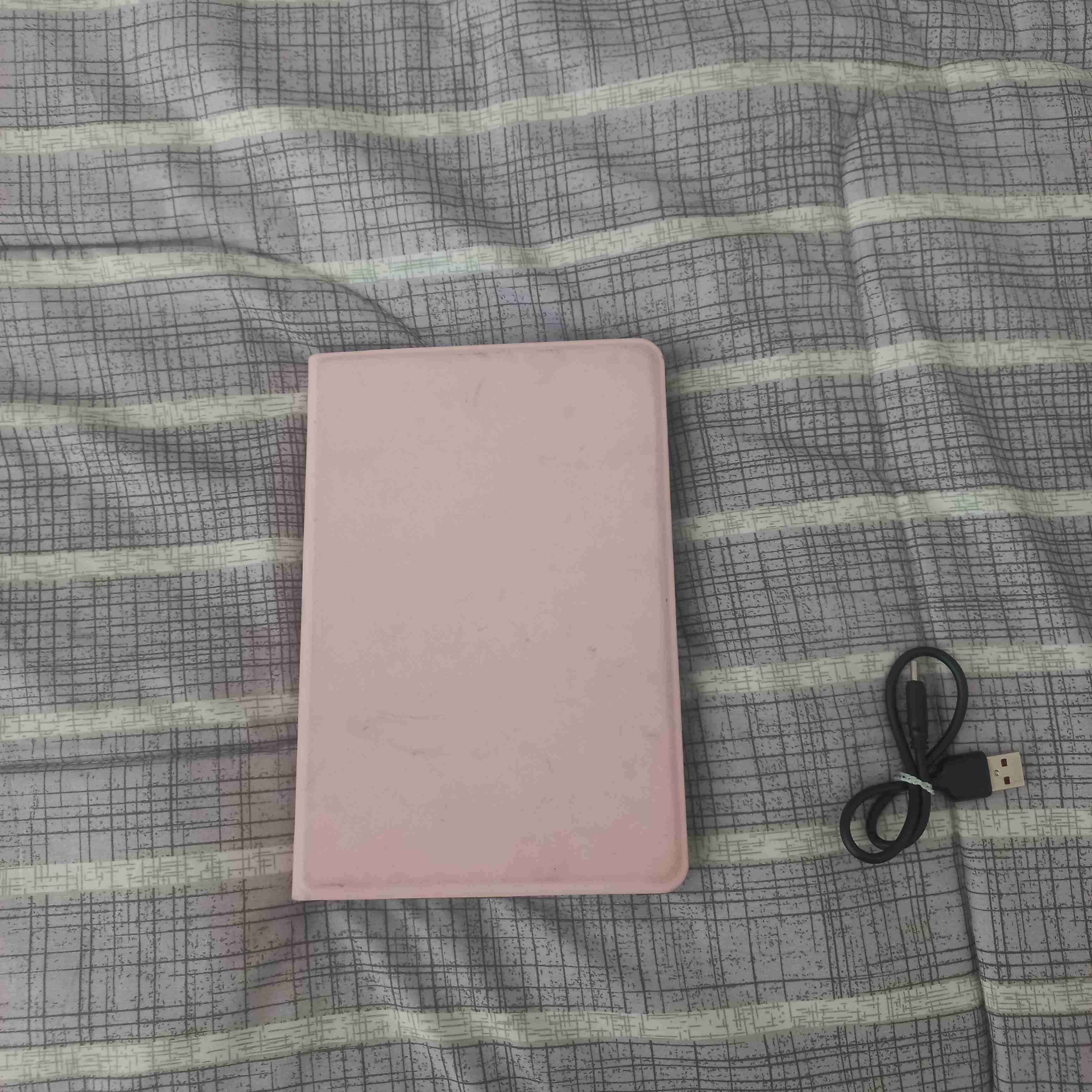 Tablet rosa con cable USB - miniatura 1