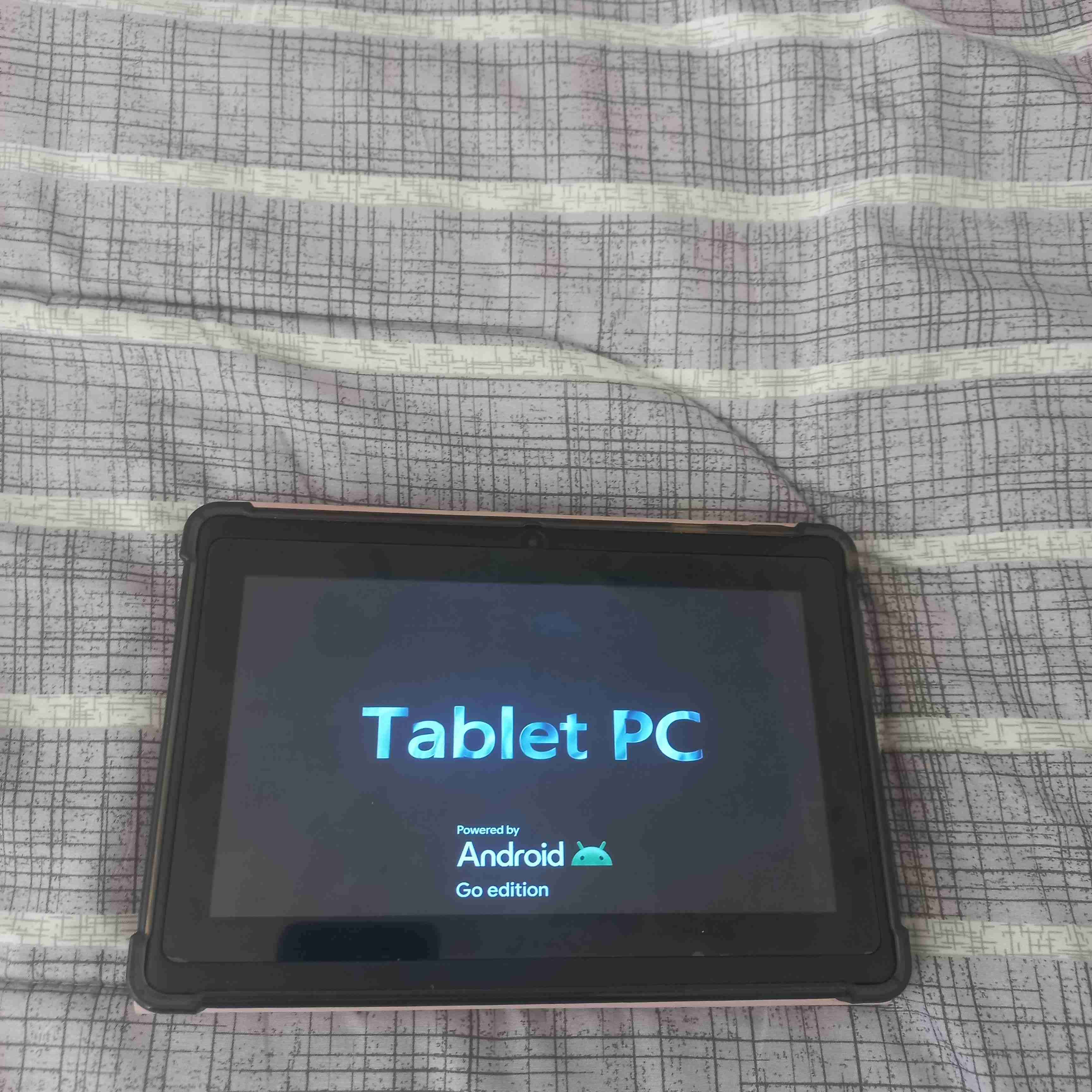 Tablet rosa con cable USB - miniatura 2