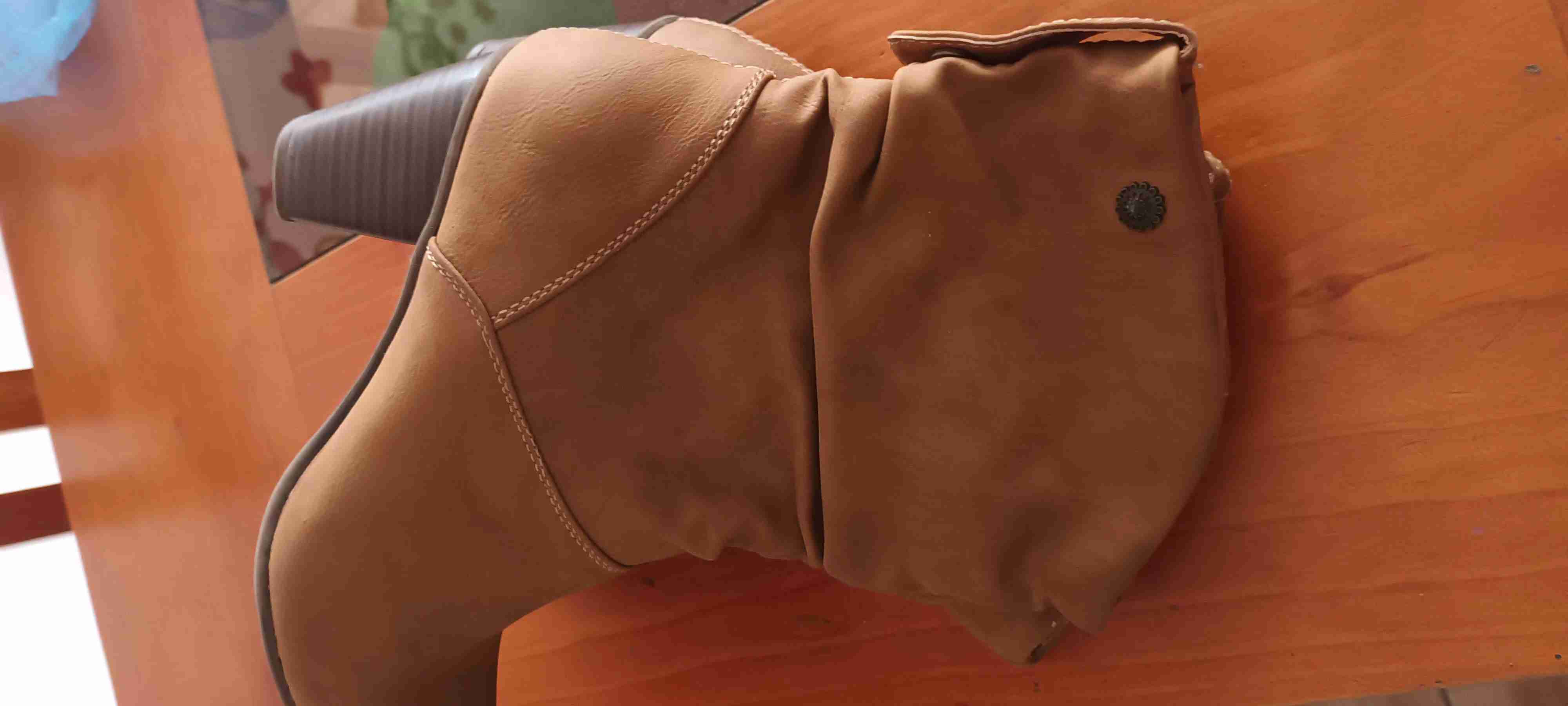 Botines beige con tacón - miniatura 2