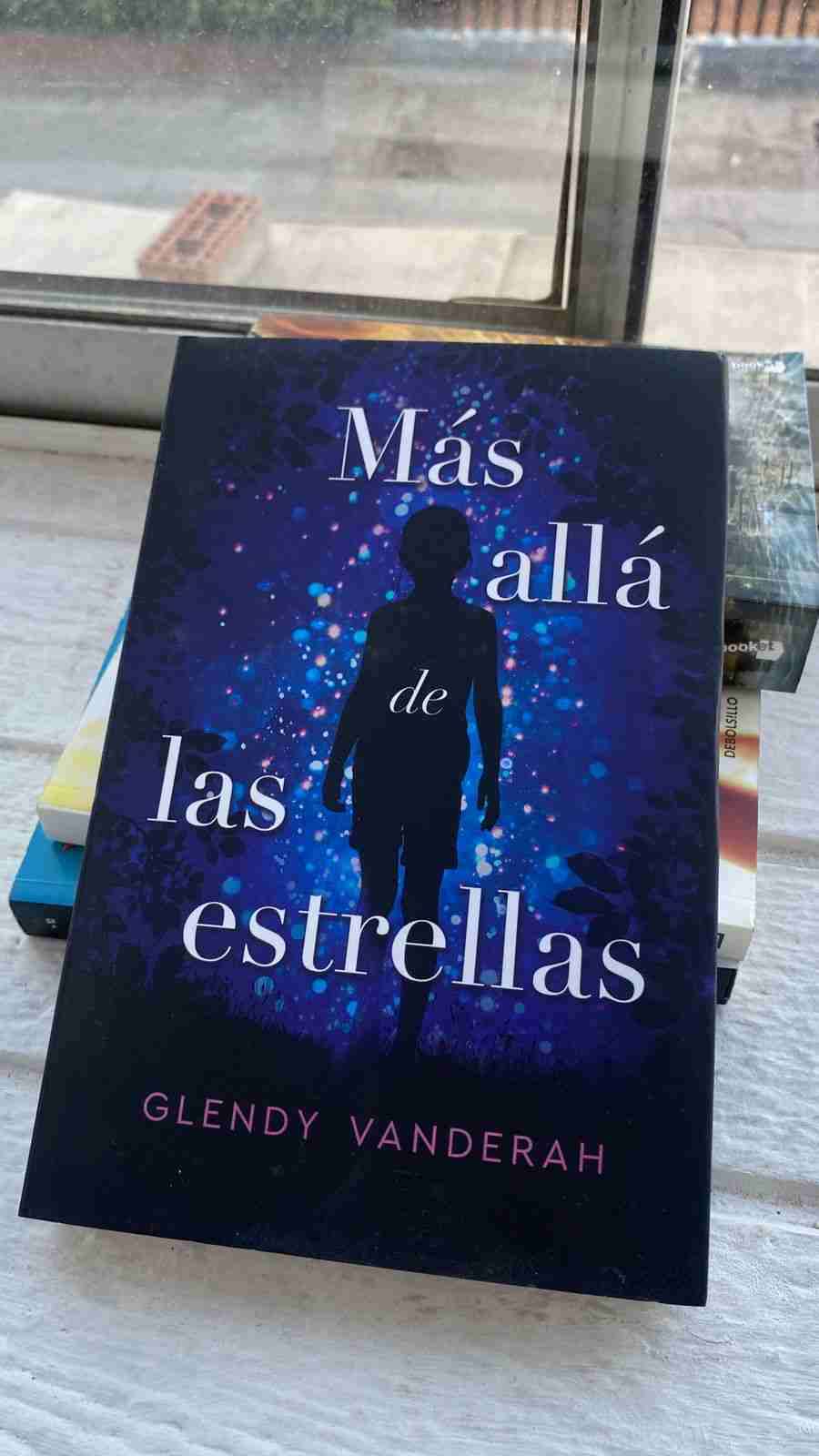 Libro 'Más allá de las estrellas'