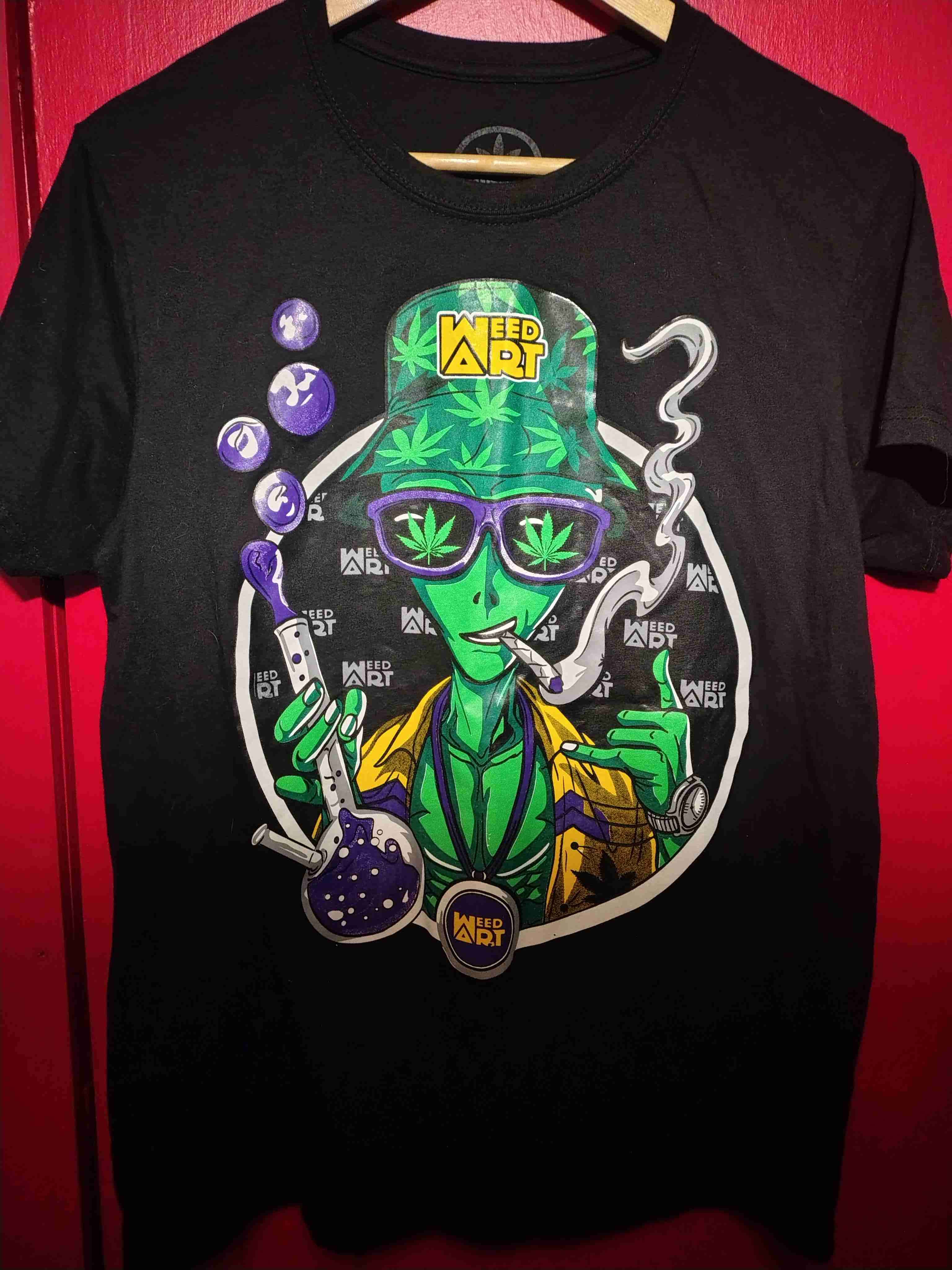 Polera negra fosforescente estampada Weed Art - 1