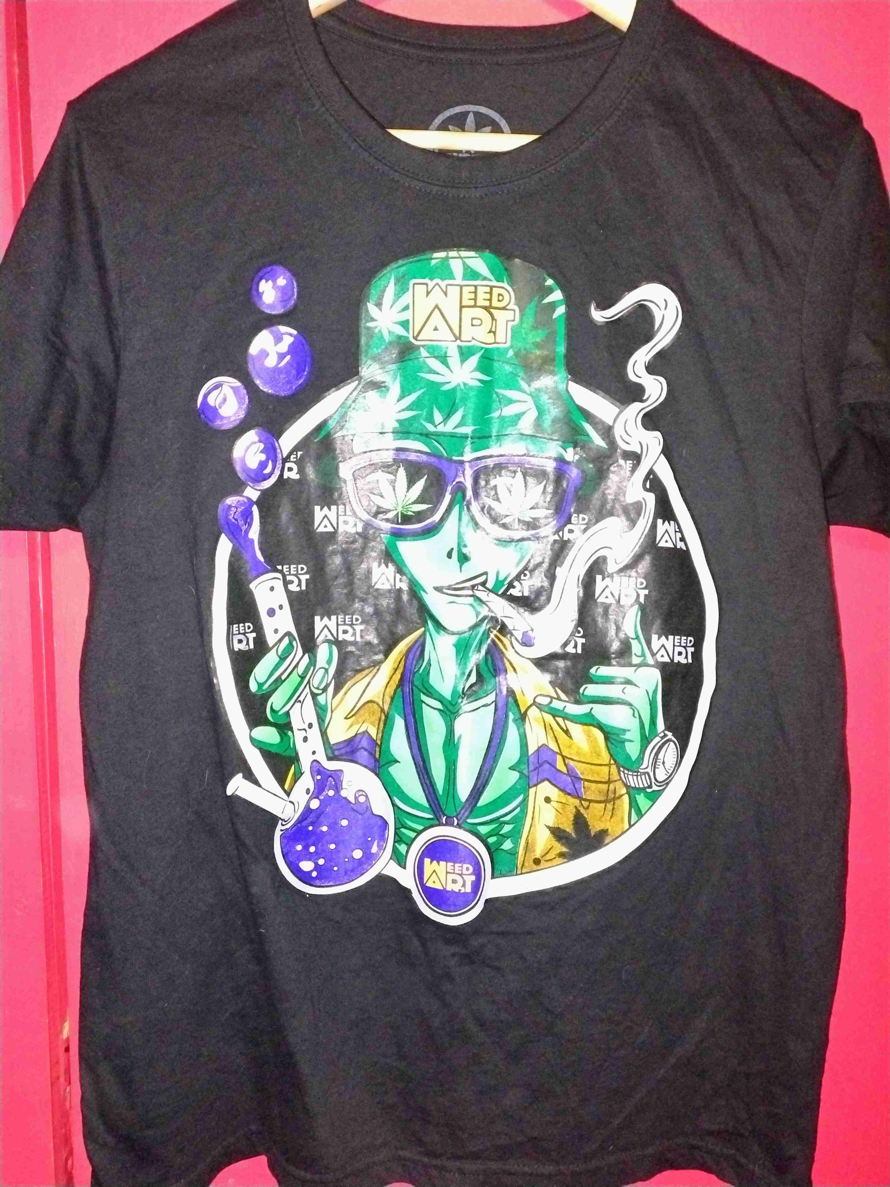 Polera negra fosforescente estampada Weed Art - 4