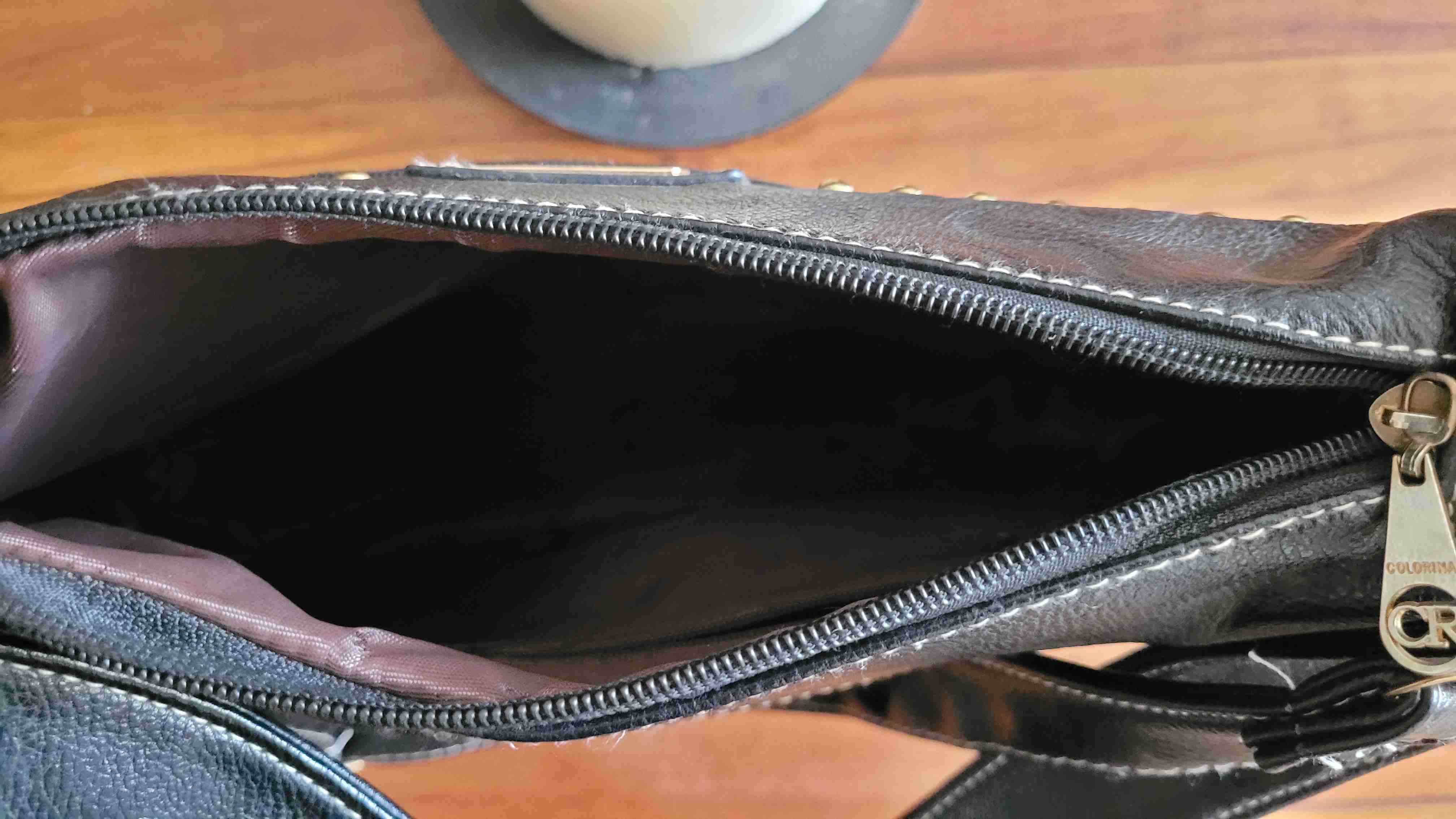 Cartera negra con tachas como nueva - miniatura 3