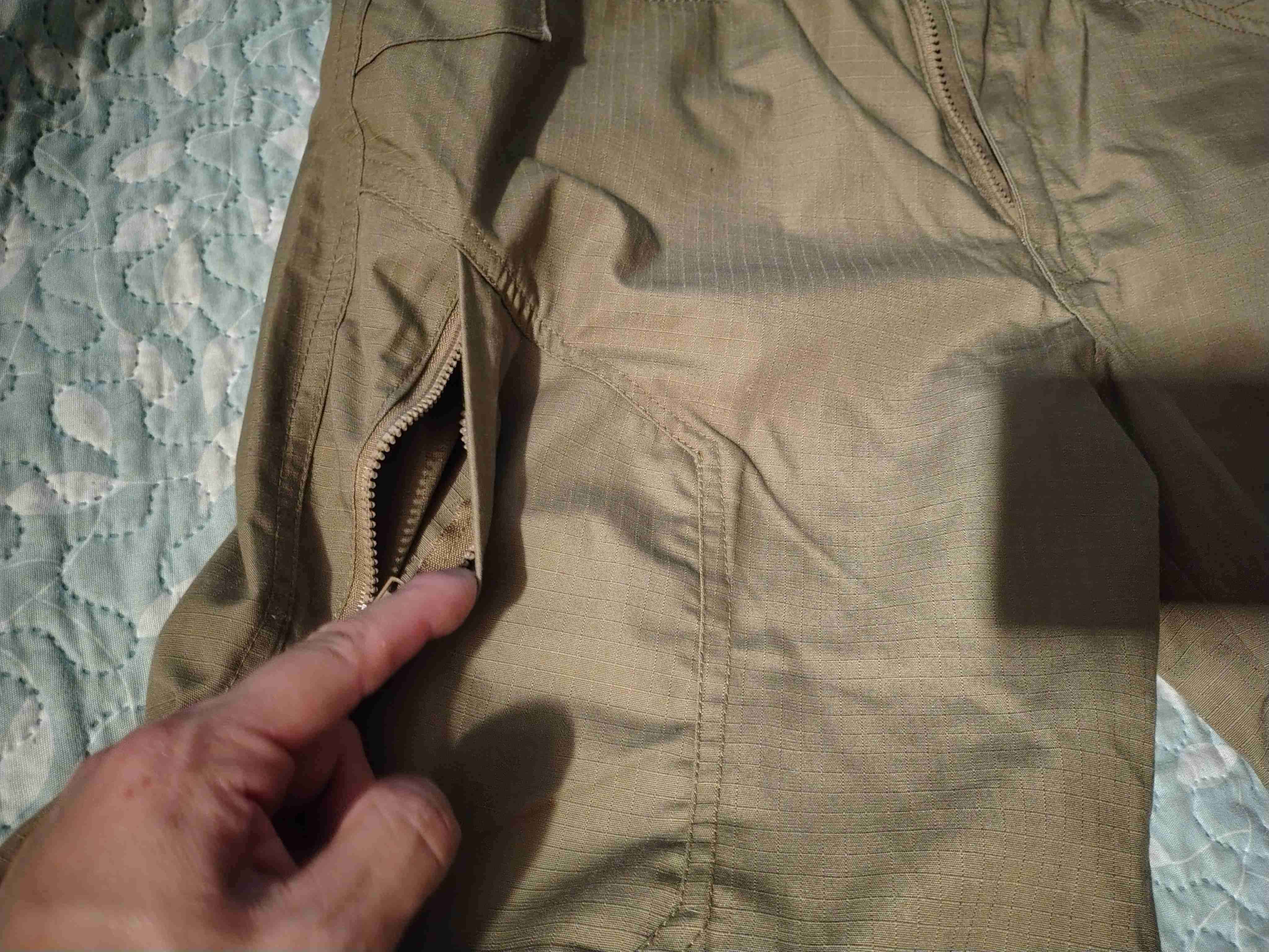 Bermuda cargo beige para hombre talla34 - miniatura 3