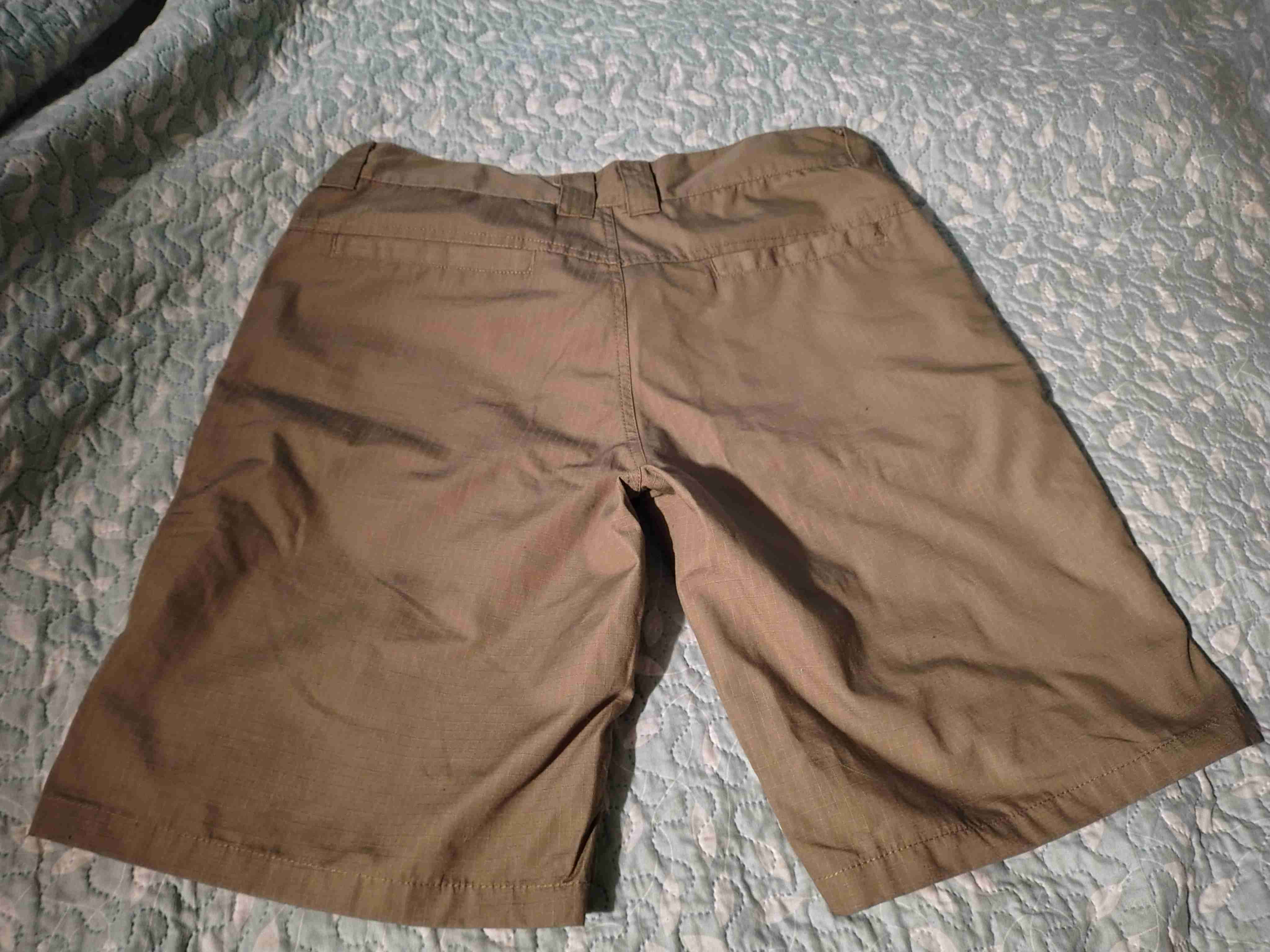 Bermuda cargo beige para hombre talla34 - miniatura 4
