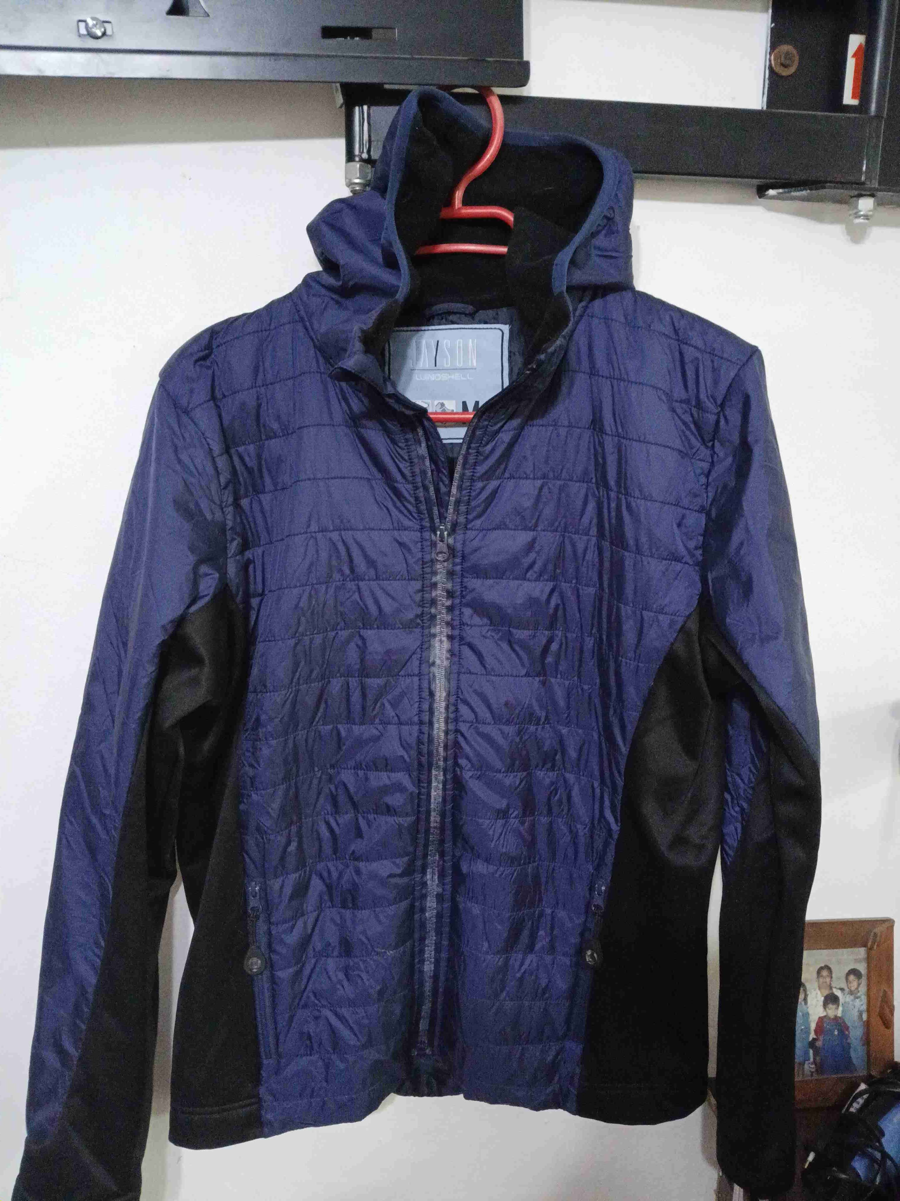 Chaqueta azul con cierre amarillo - miniatura 3