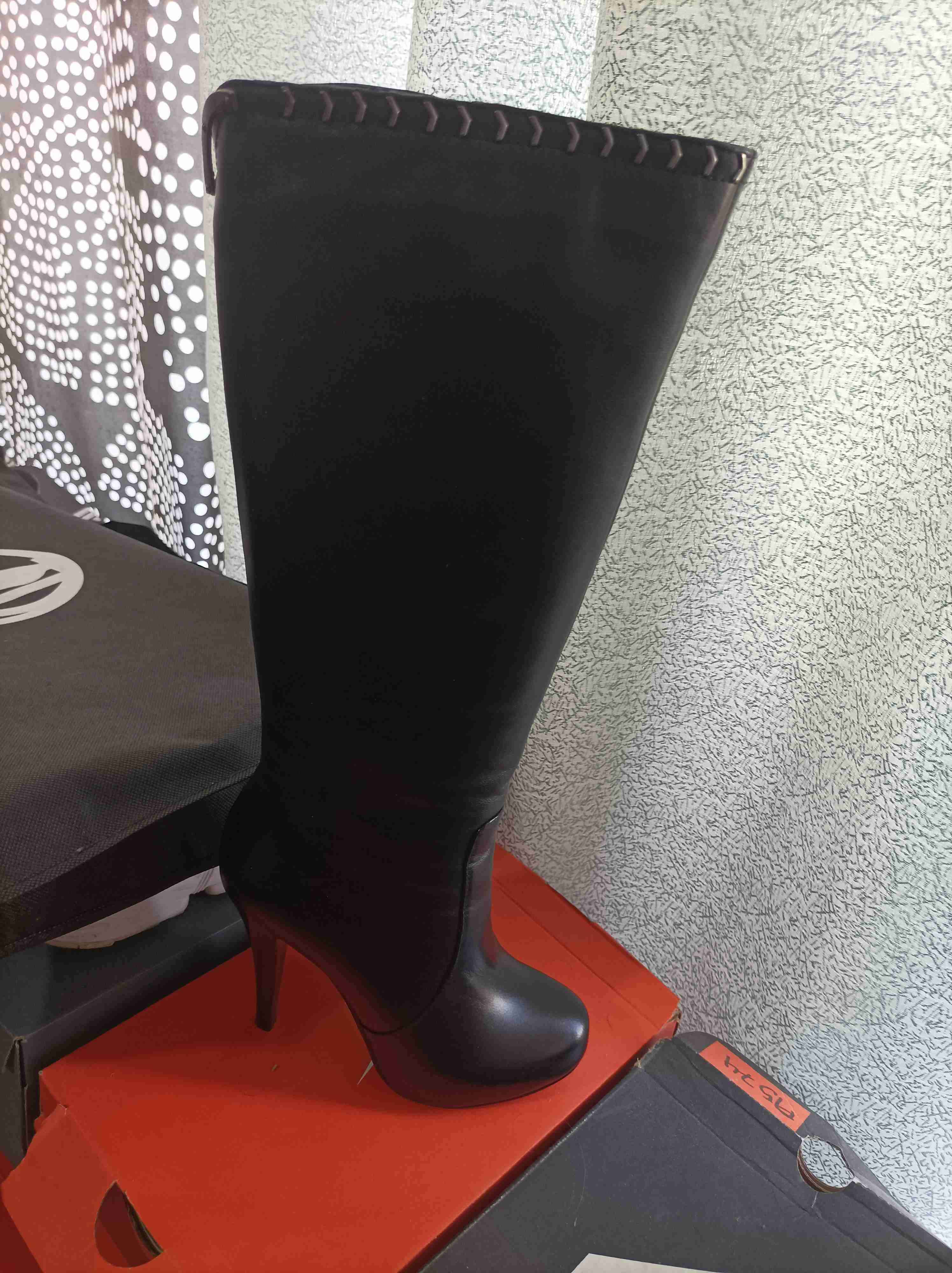 Botas negras de cuero alto - miniatura 2