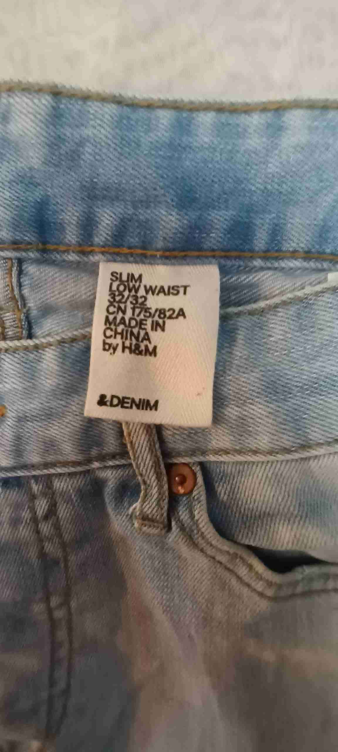 Jeans celestes rasgados - miniatura 2