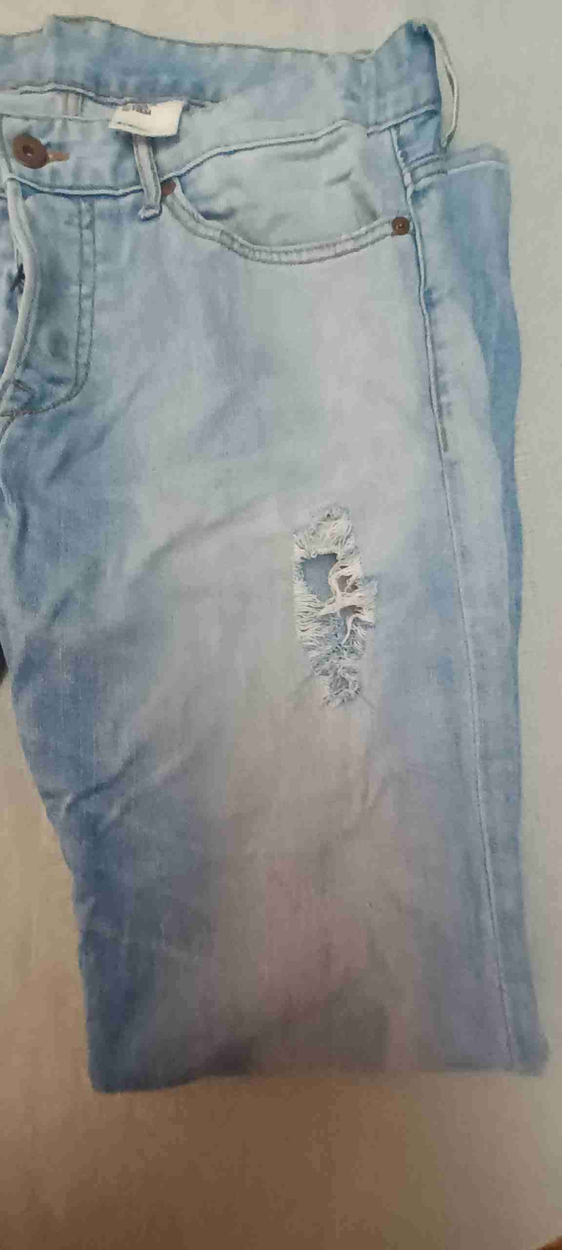 Jeans celestes rasgados - miniatura 4