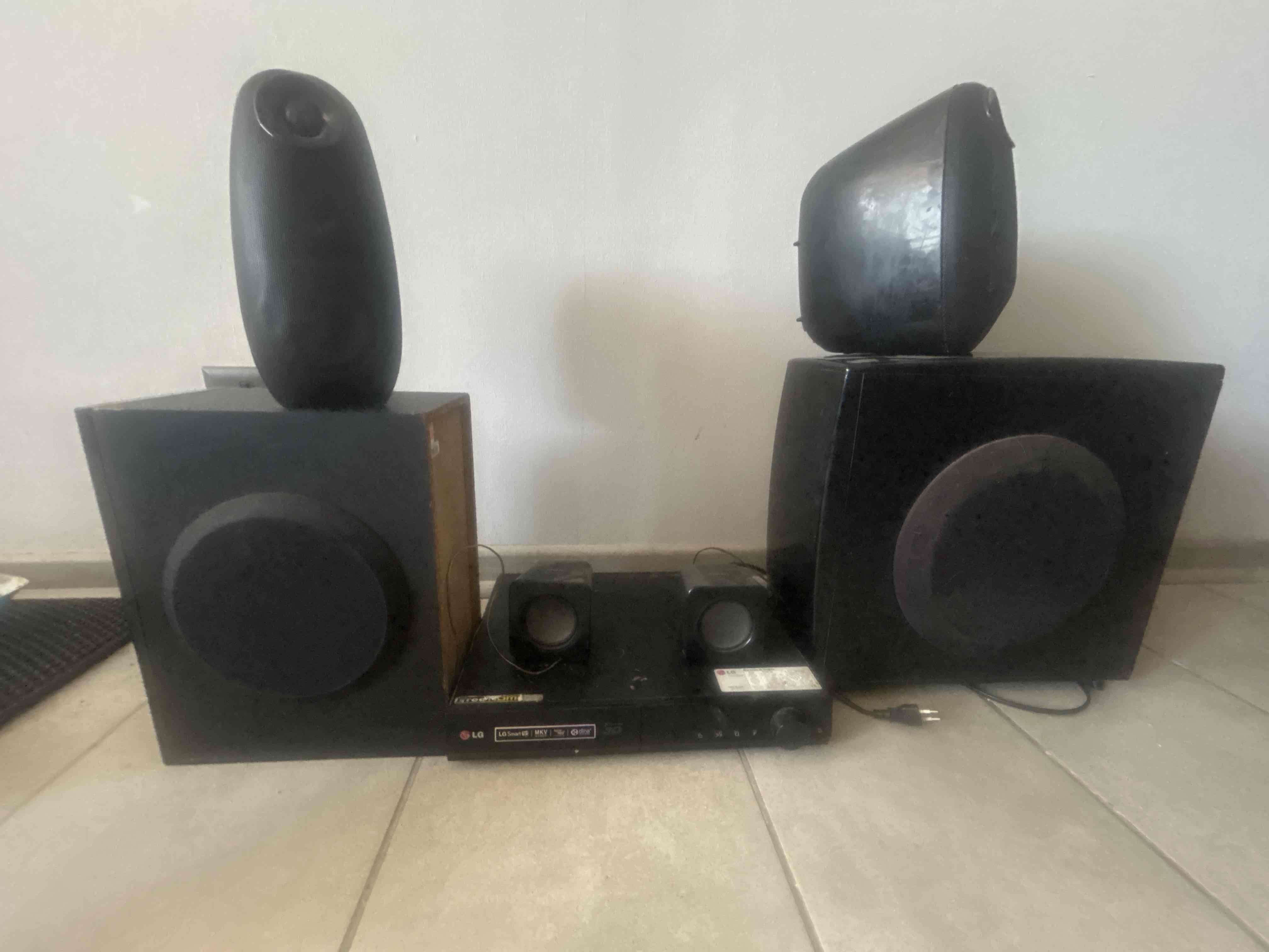 Sistema de audio con altavoces LG - 2