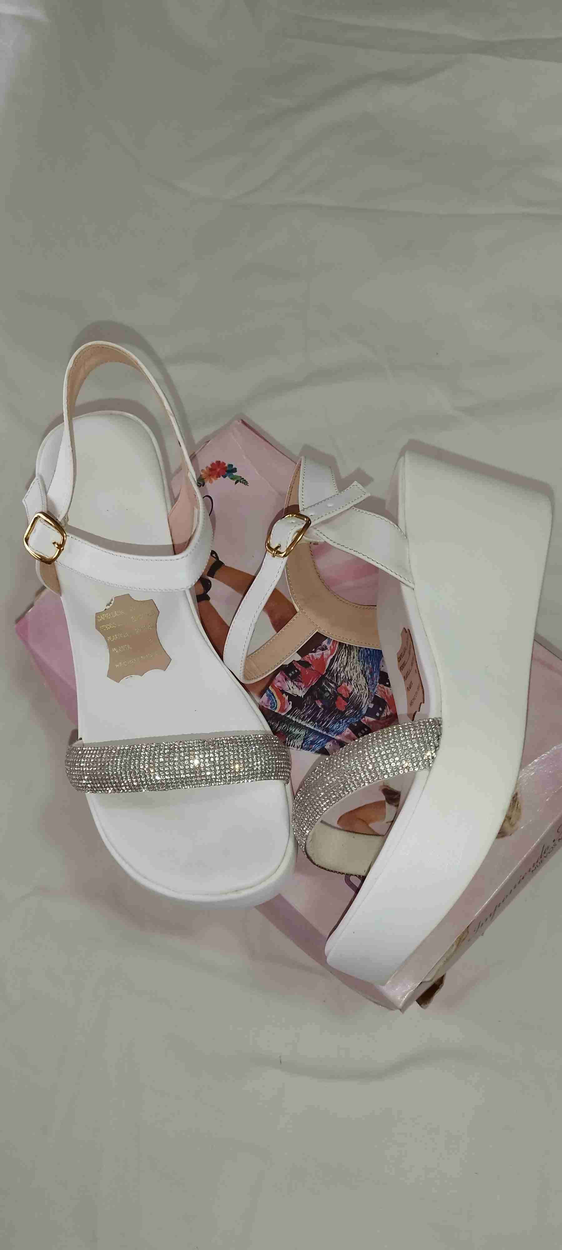 Sandalias blancas con plataforma - miniatura 2