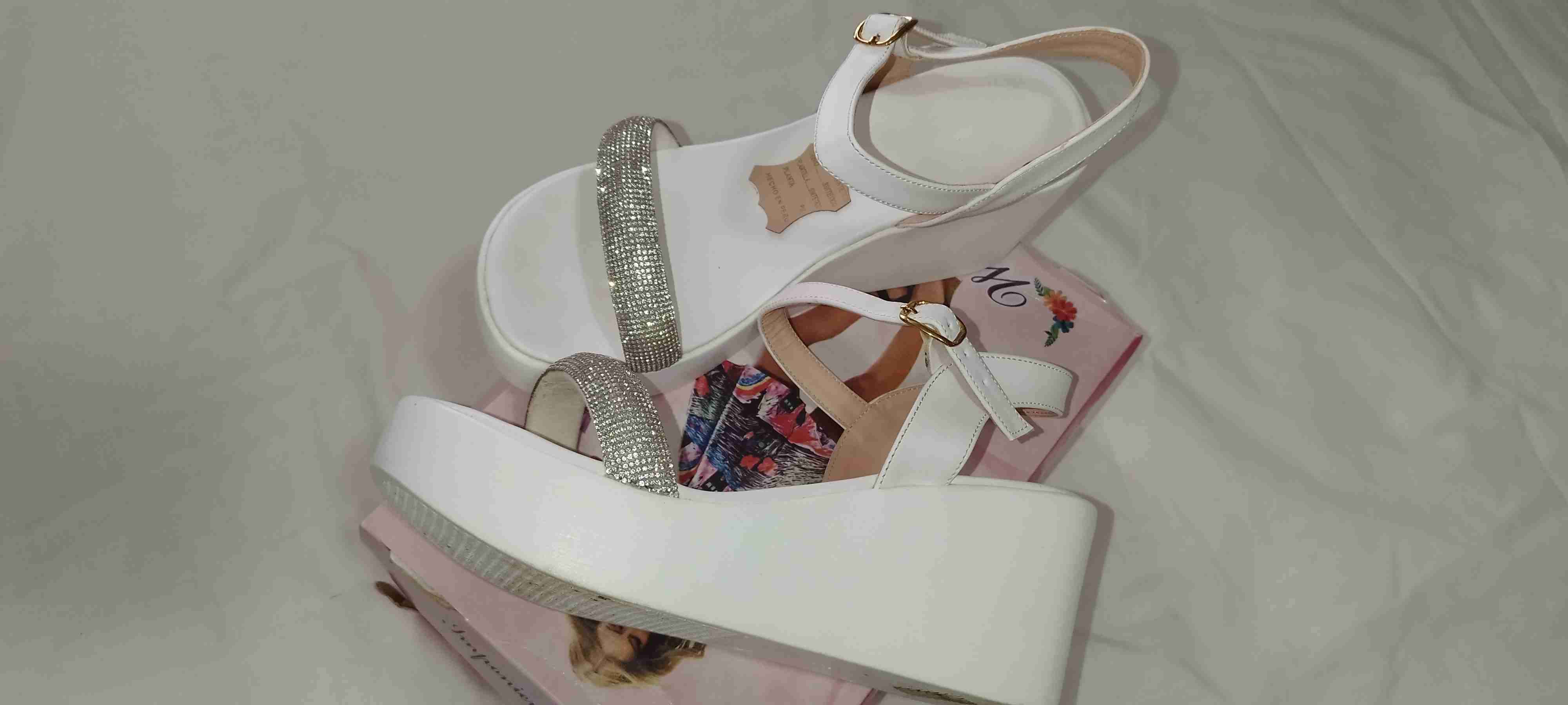 Sandalias blancas con plataforma - miniatura 3