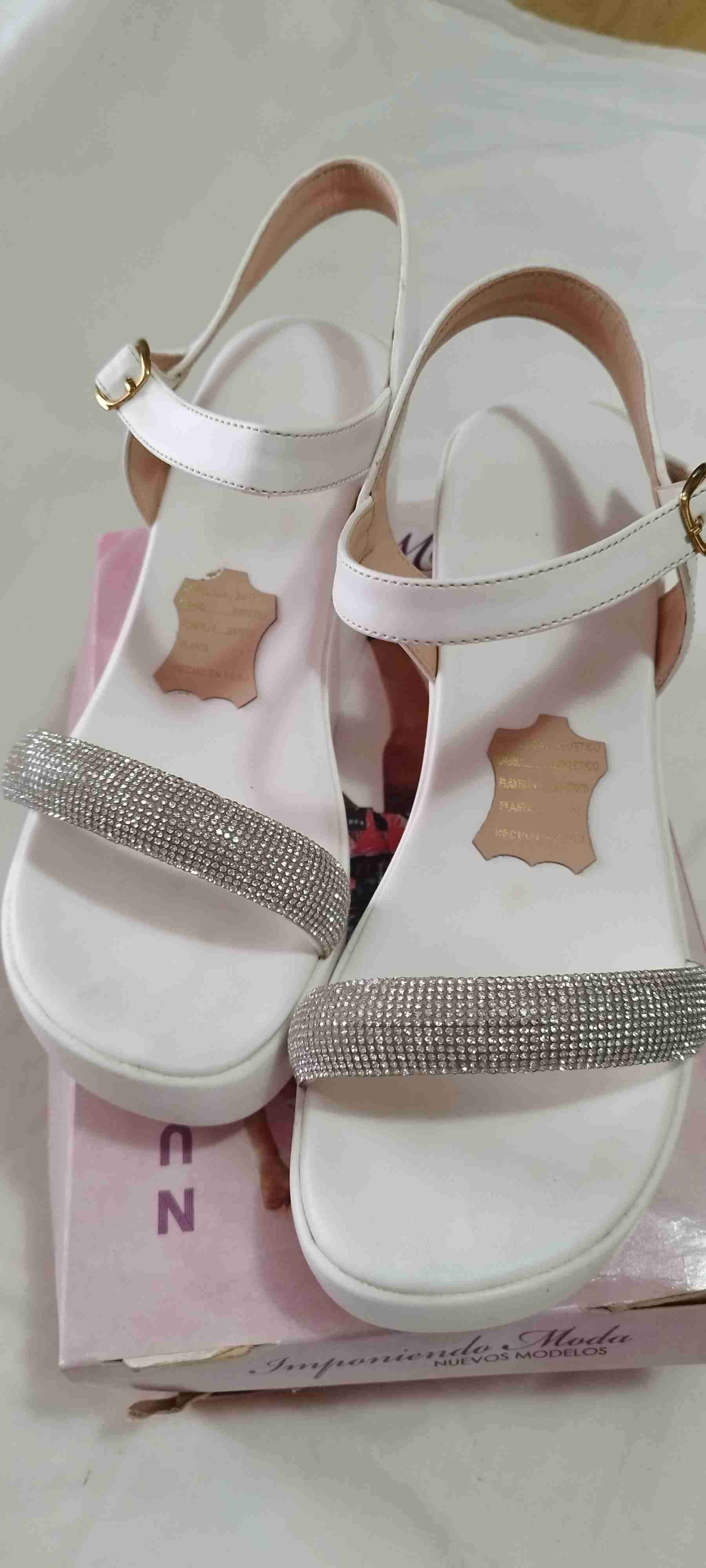 Sandalias blancas con plataforma - miniatura 4