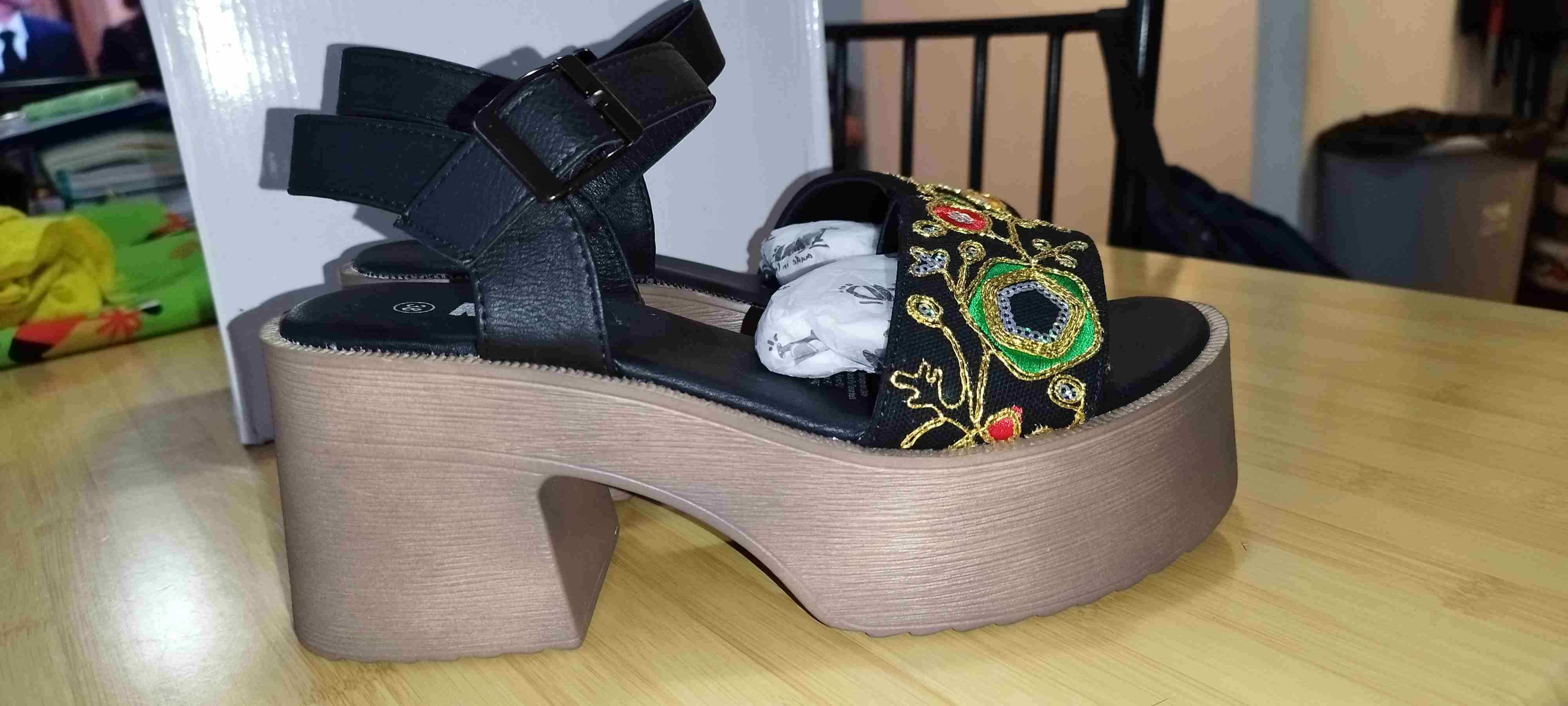 Sandalias de tacón bordadas - 2