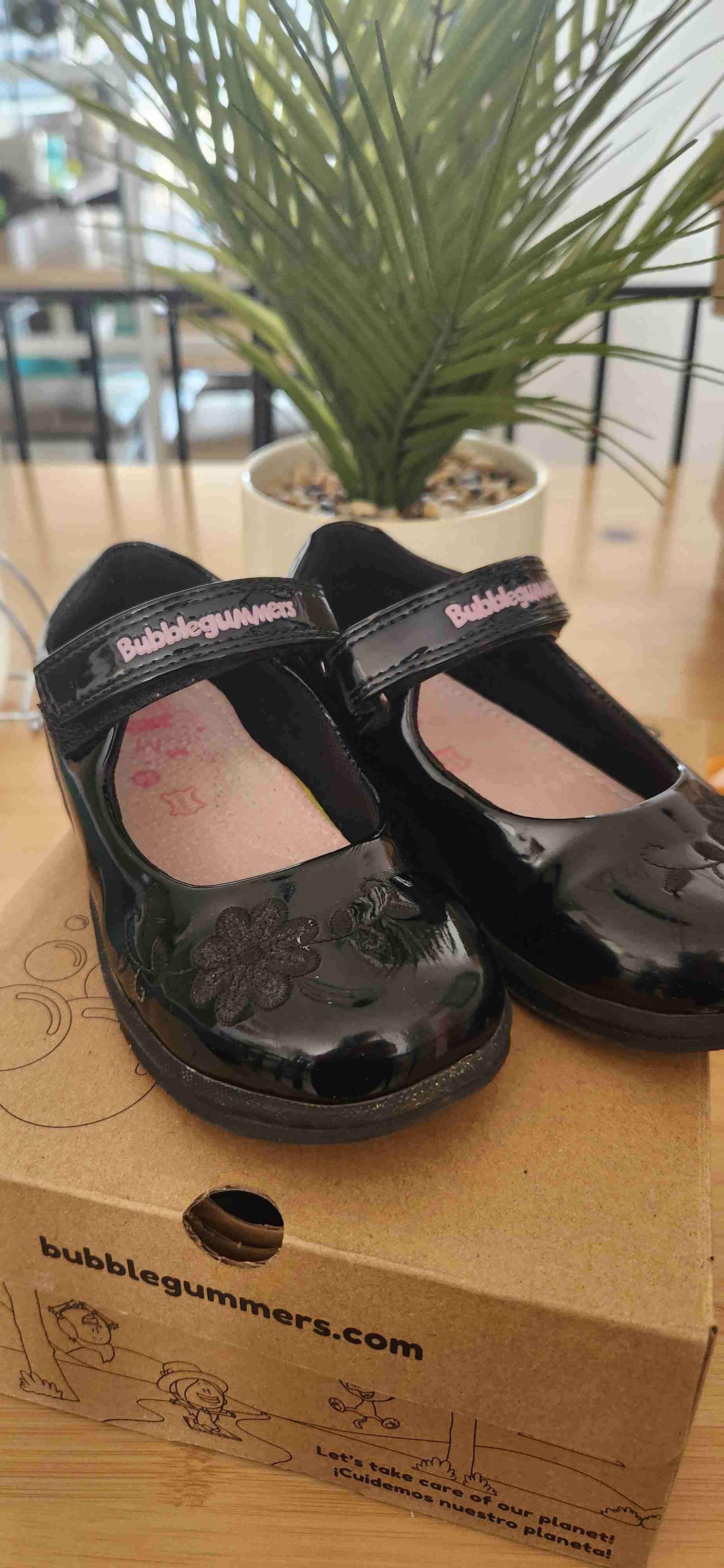 Zapatos negros de charol para niña - miniatura 3