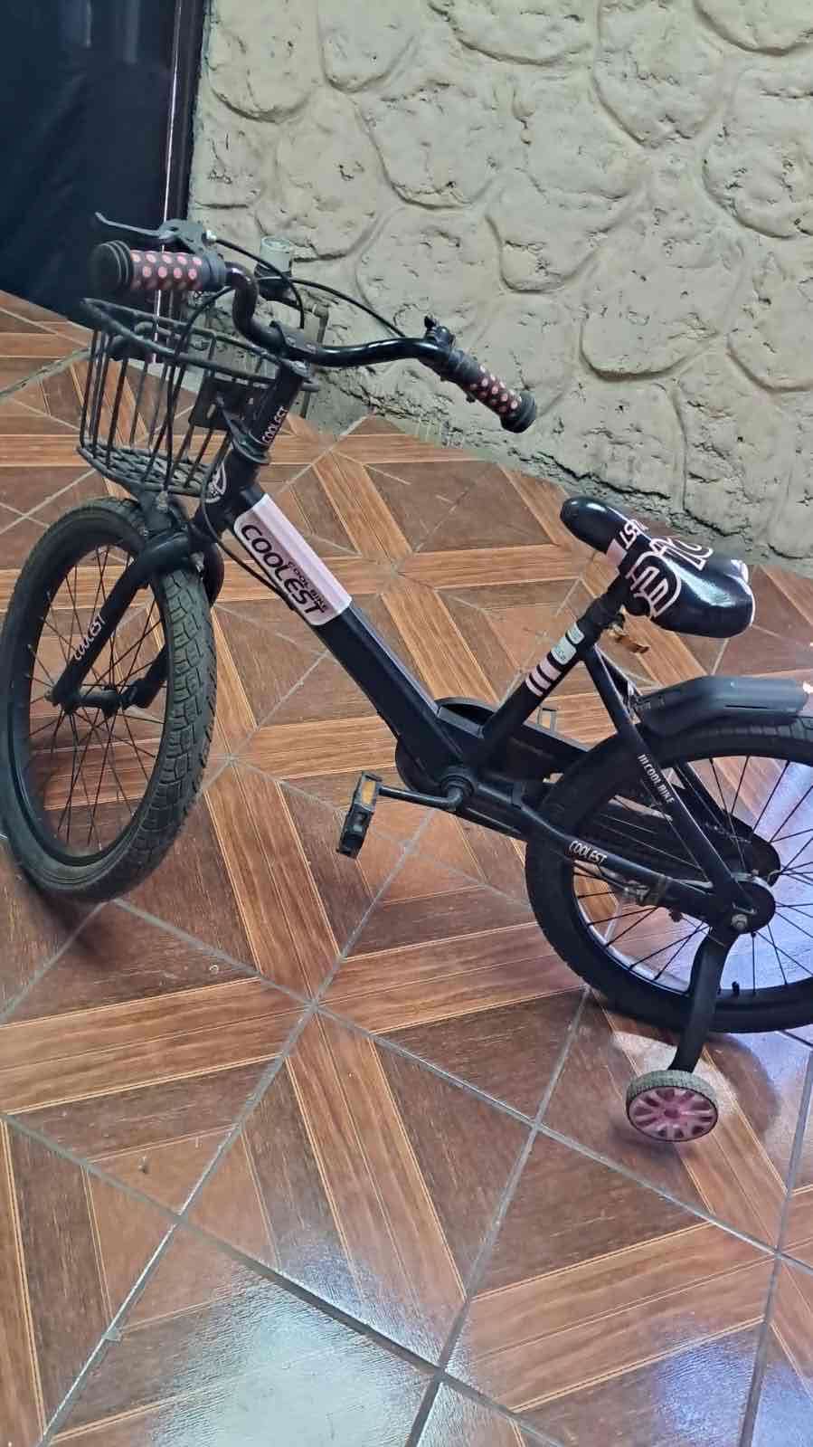 Bicicleta infantil negra con canasto - miniatura 2