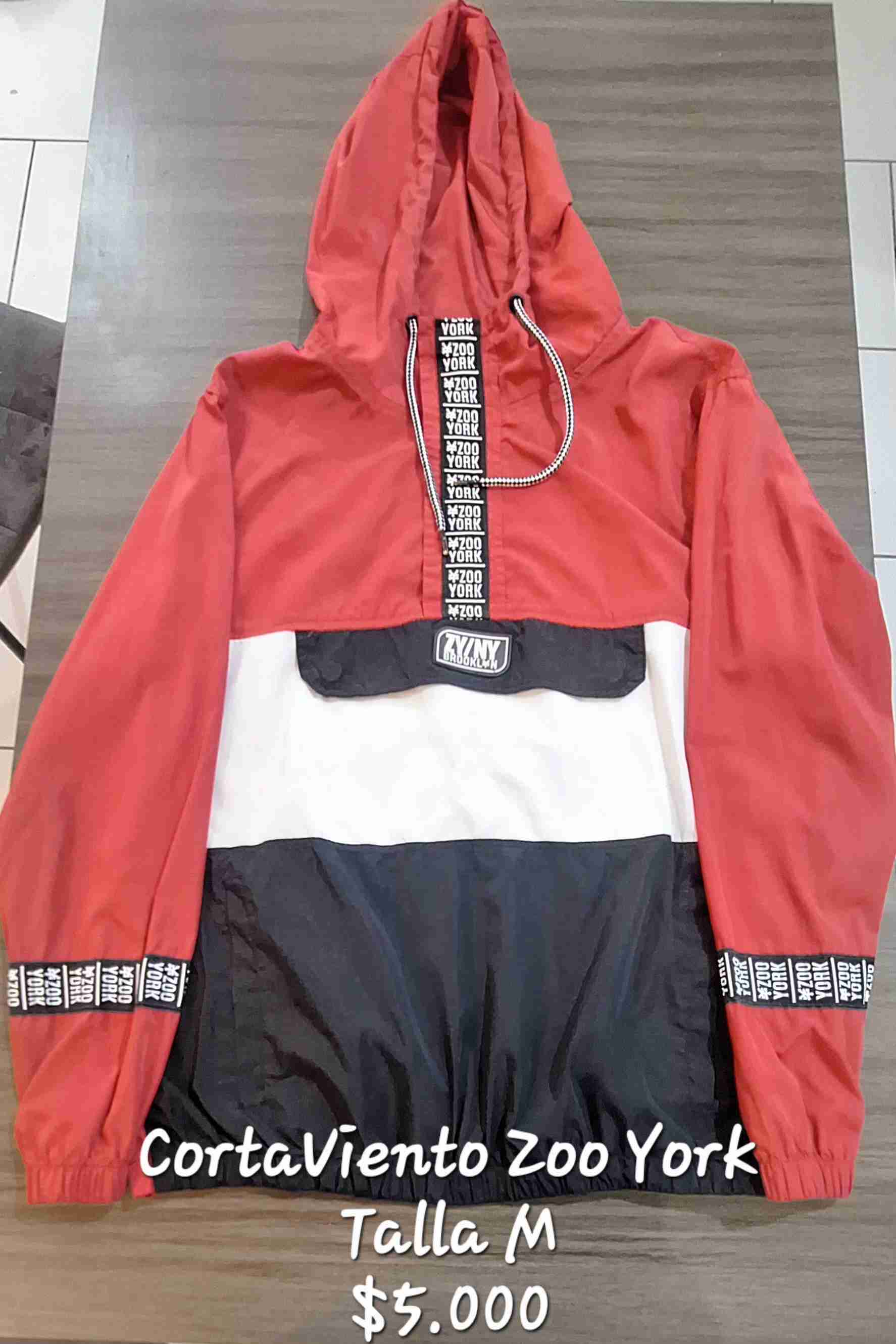 Cortaviento Zoo York rojo y negro