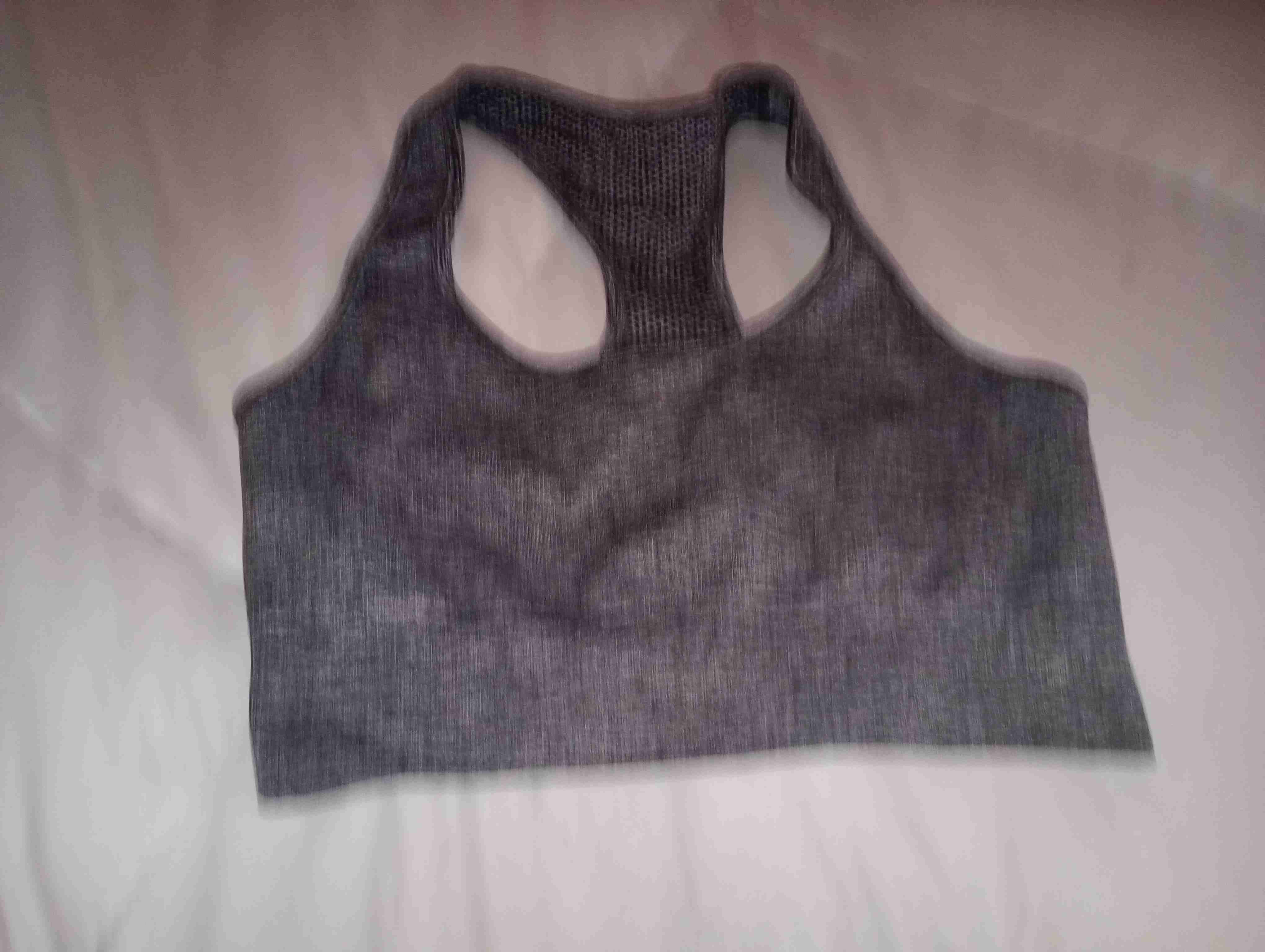 Top deportivo gris
