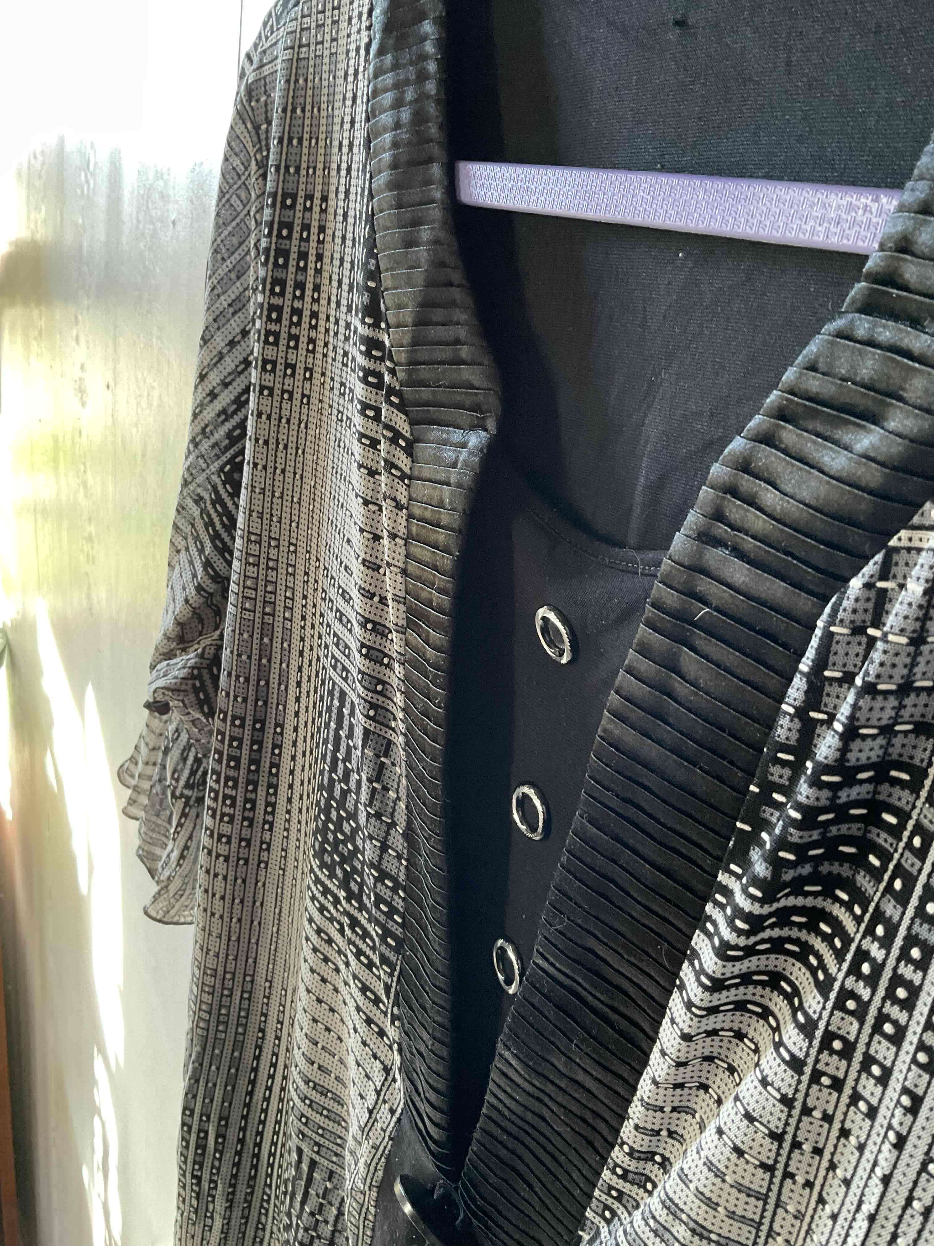 Kimono blanco y negro estampado - miniatura 2