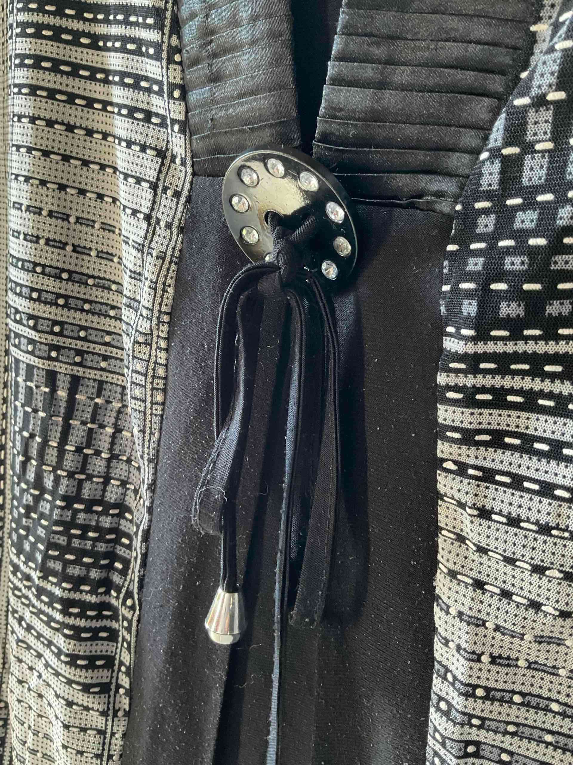 Kimono blanco y negro estampado - miniatura 4