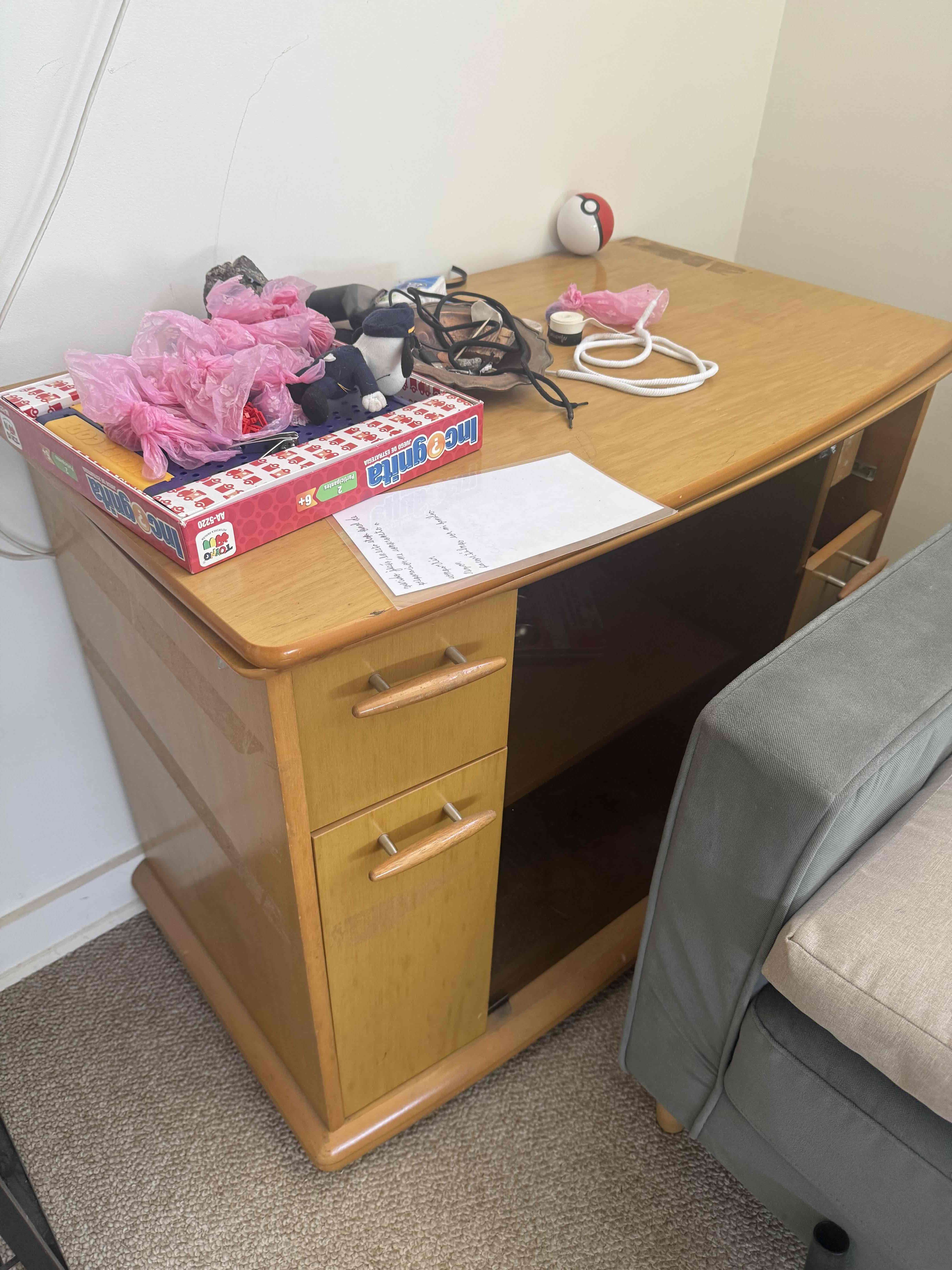 Escritorio de madera con cajones - miniatura 2