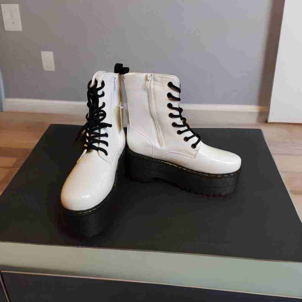 Botas blancas con plataforma - miniatura 2