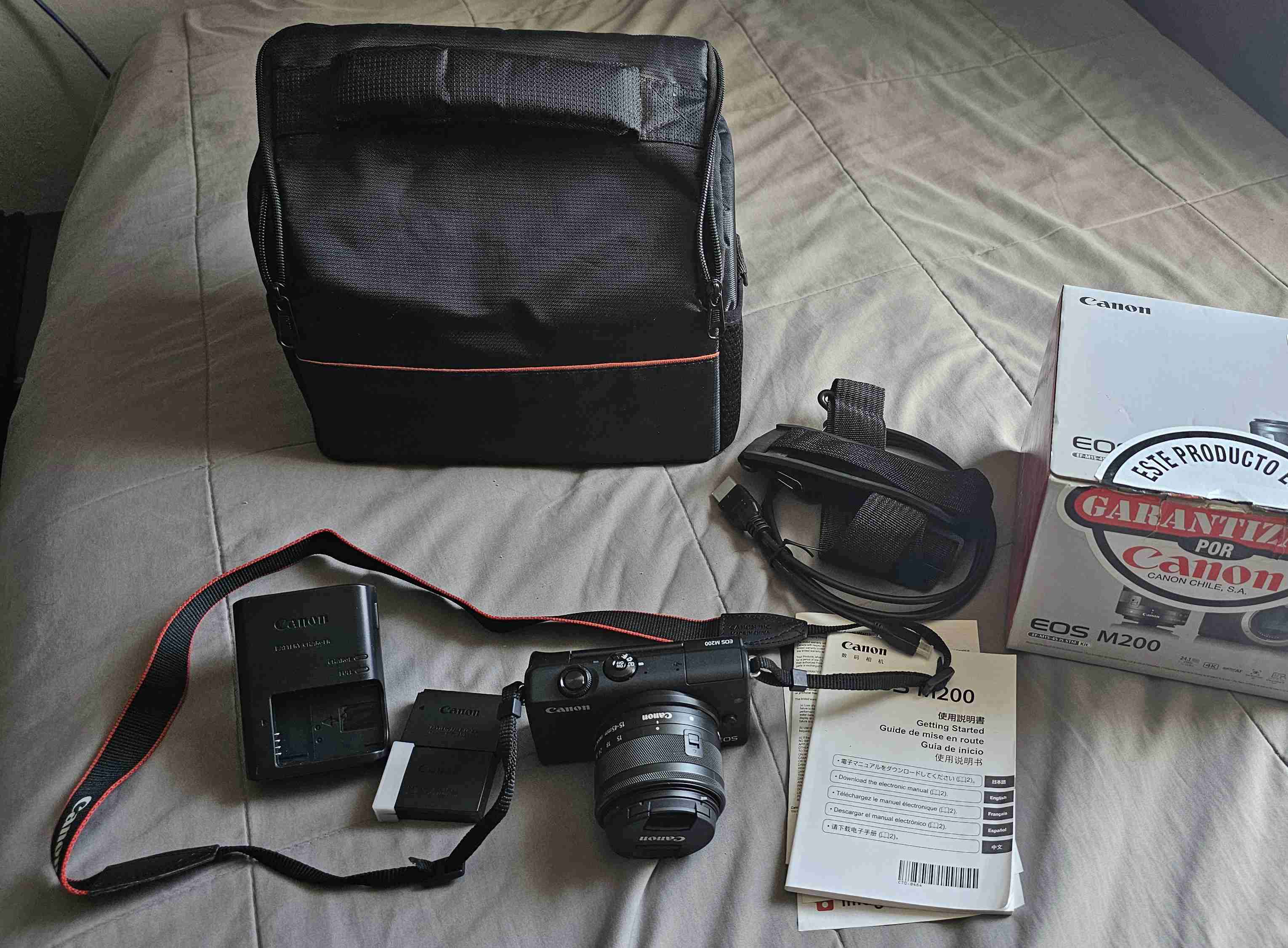 Cámara Canon EOS M200 con accesorios - miniatura 1