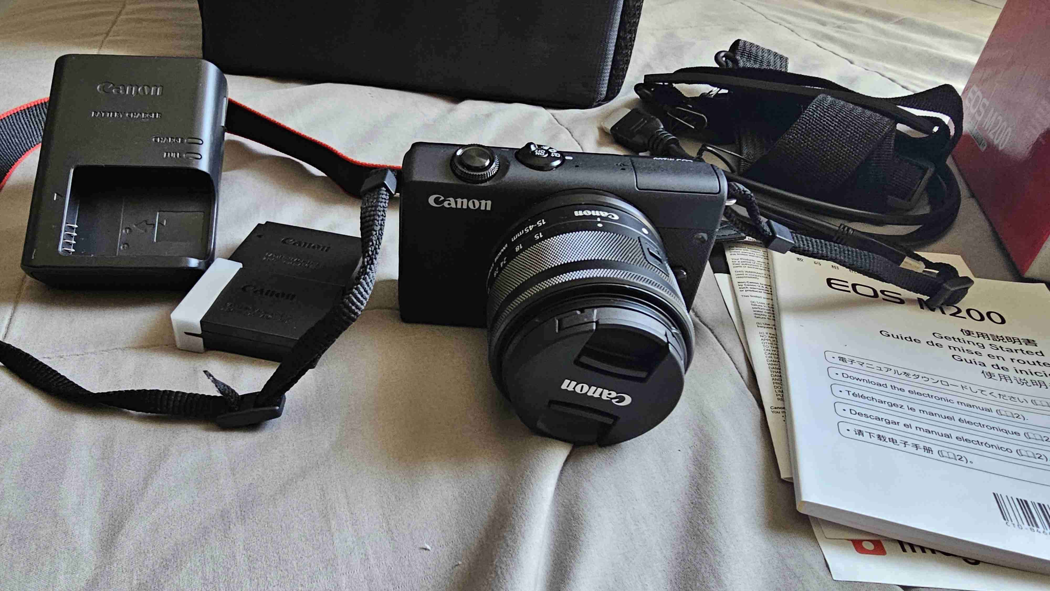 Cámara Canon EOS M200 con accesorios - miniatura 2