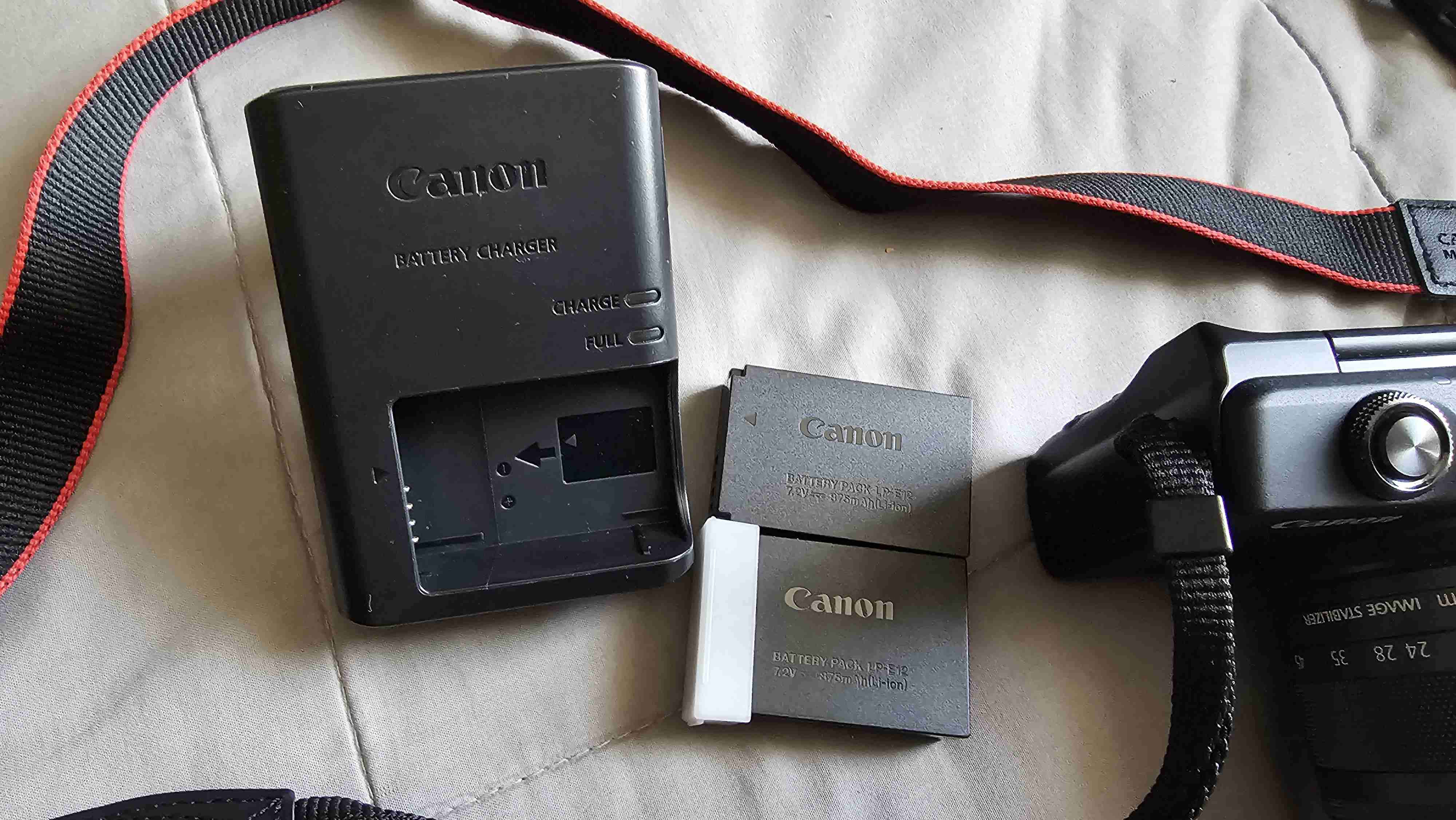 Cámara Canon EOS M200 con accesorios - miniatura 3