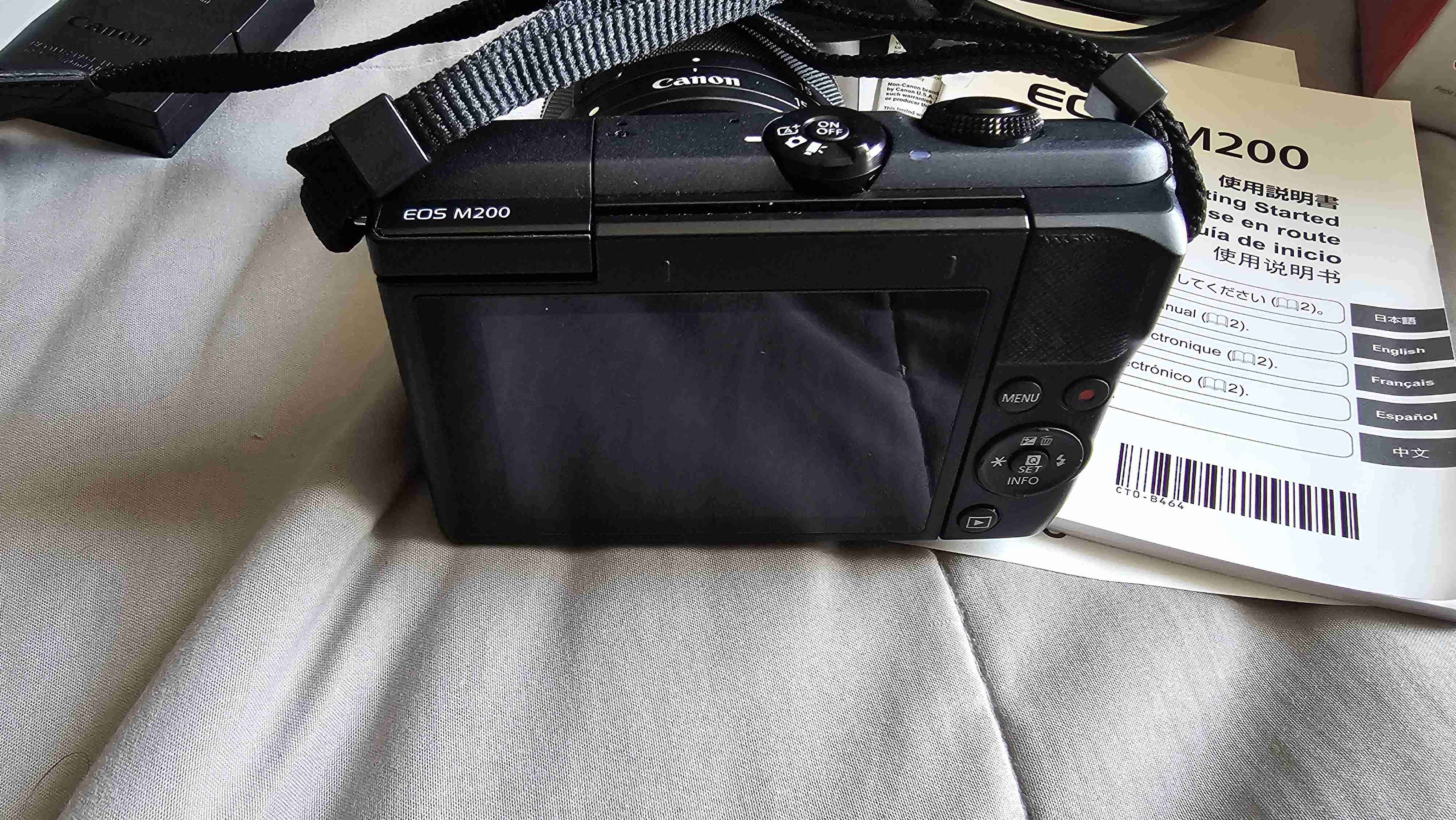 Cámara Canon EOS M200 con accesorios - miniatura 4