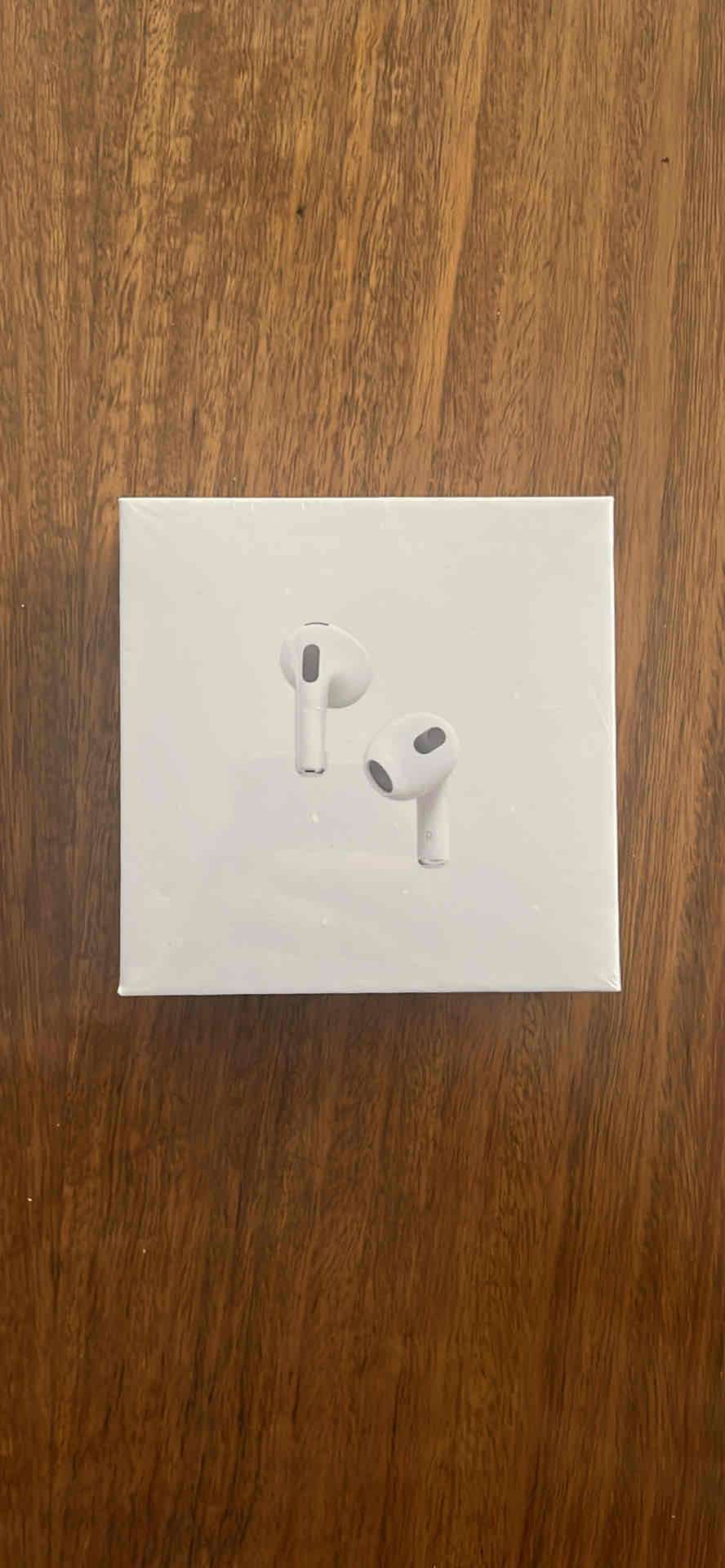 AirPods 3 4ta generación - miniatura 1